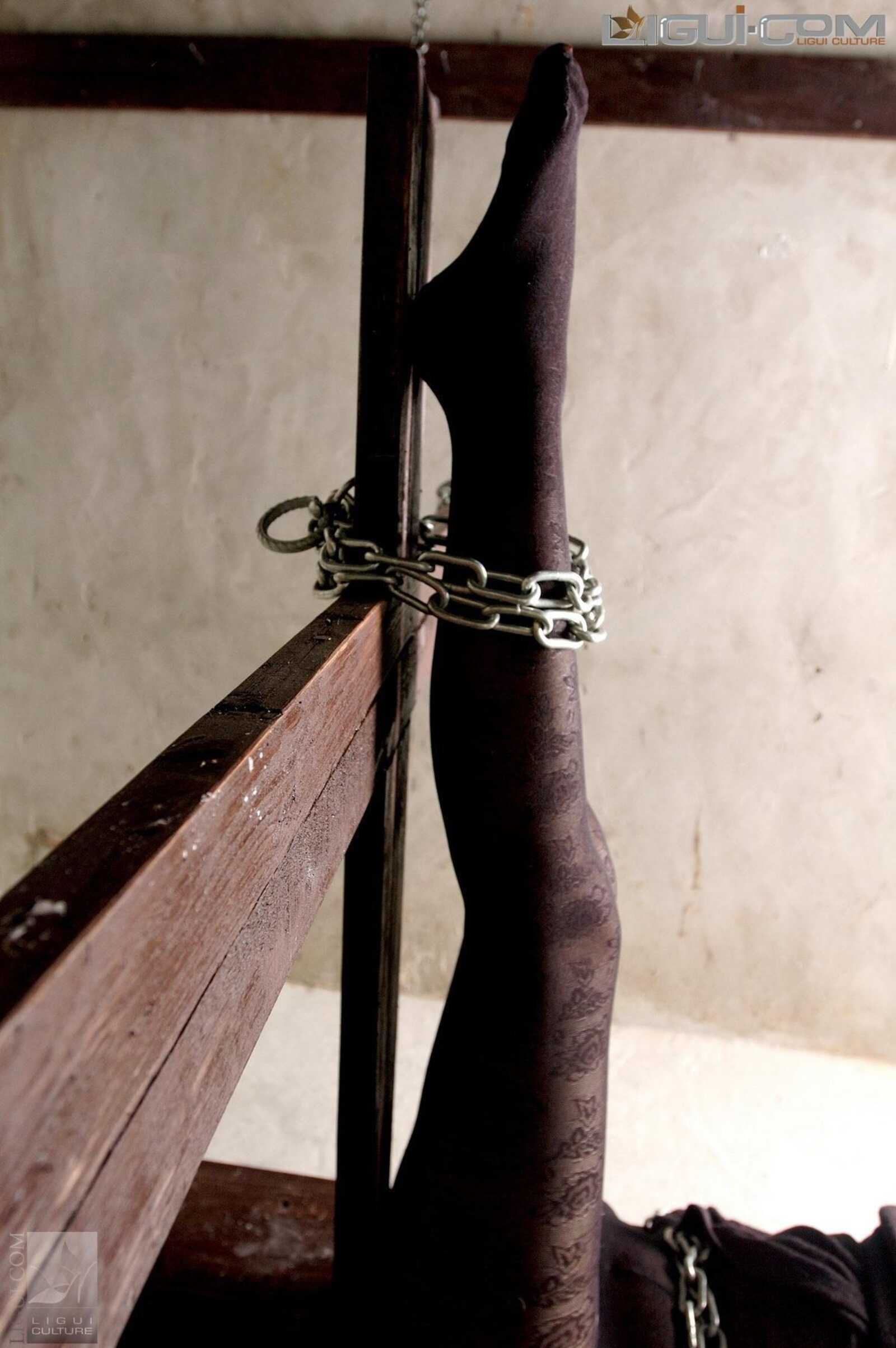 [丽柜美束LiGui] Model 露露《黑丝镣铐》丝足写真图第9张