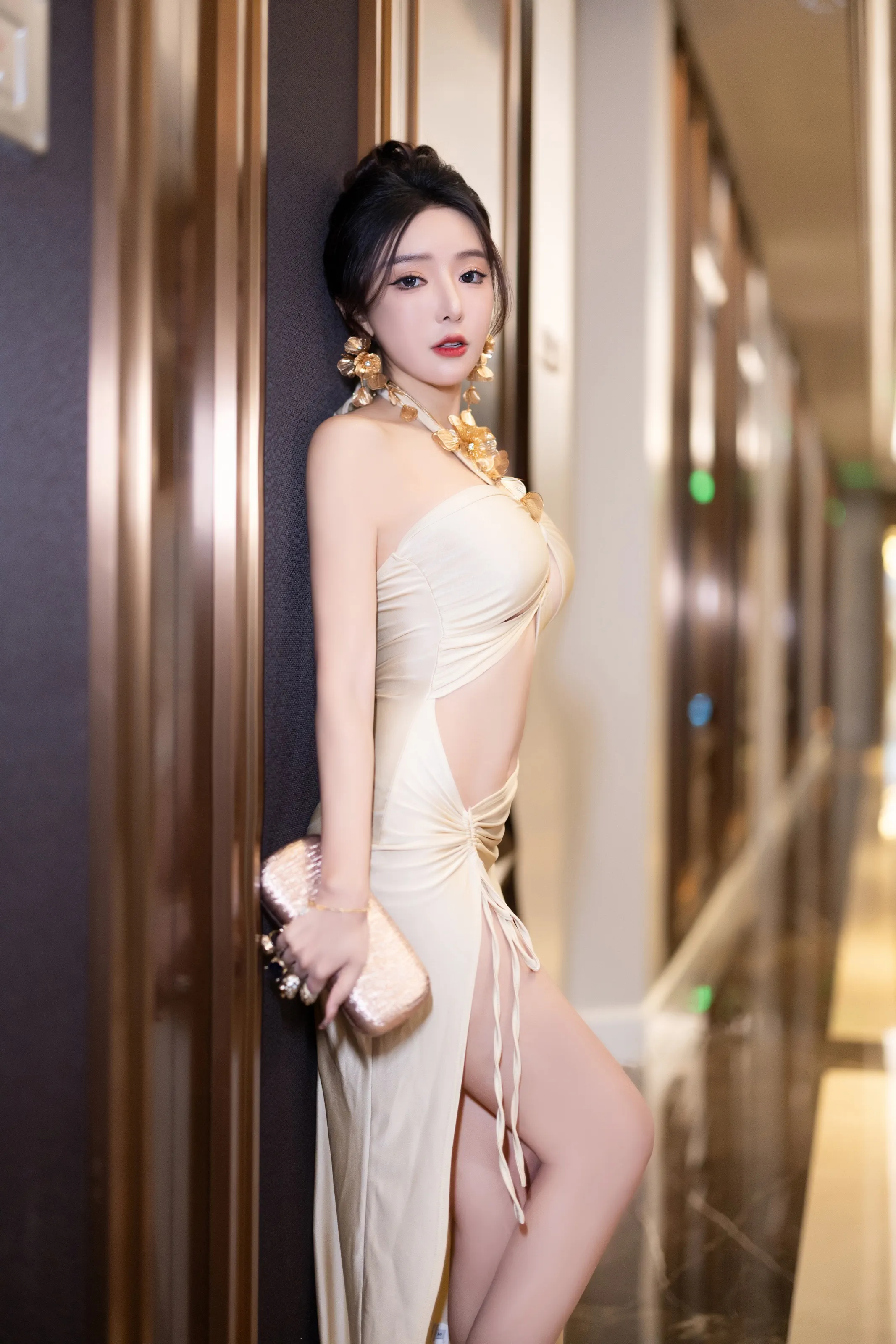  XiuRen 内购版 No.7991 王馨瑶yanni 淡黄色露肩礼裙 [98P]第2张
