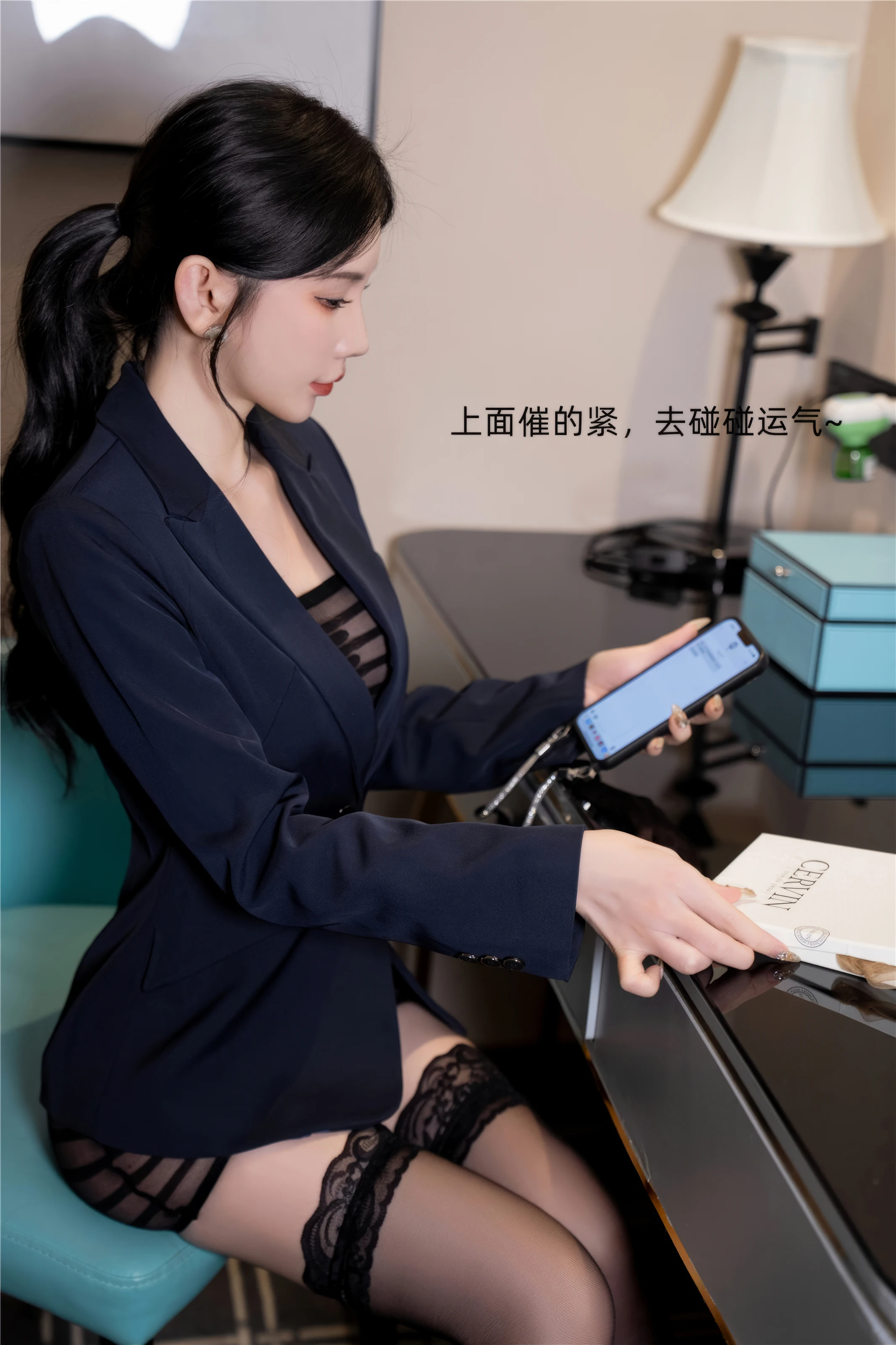  XiuRen 内购版 No.7956 周于希Sally 丝袜销售员 [98P]第4张