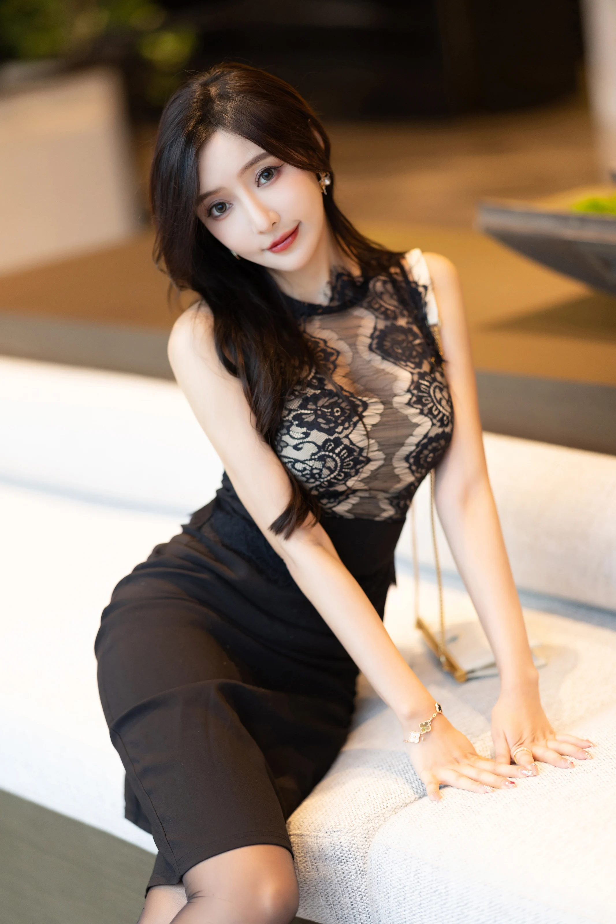  XiuRen 内购版 No.7568 王馨瑶yanni 安吉旅拍 黑丝网纱连衣短裙 [103P]第3张