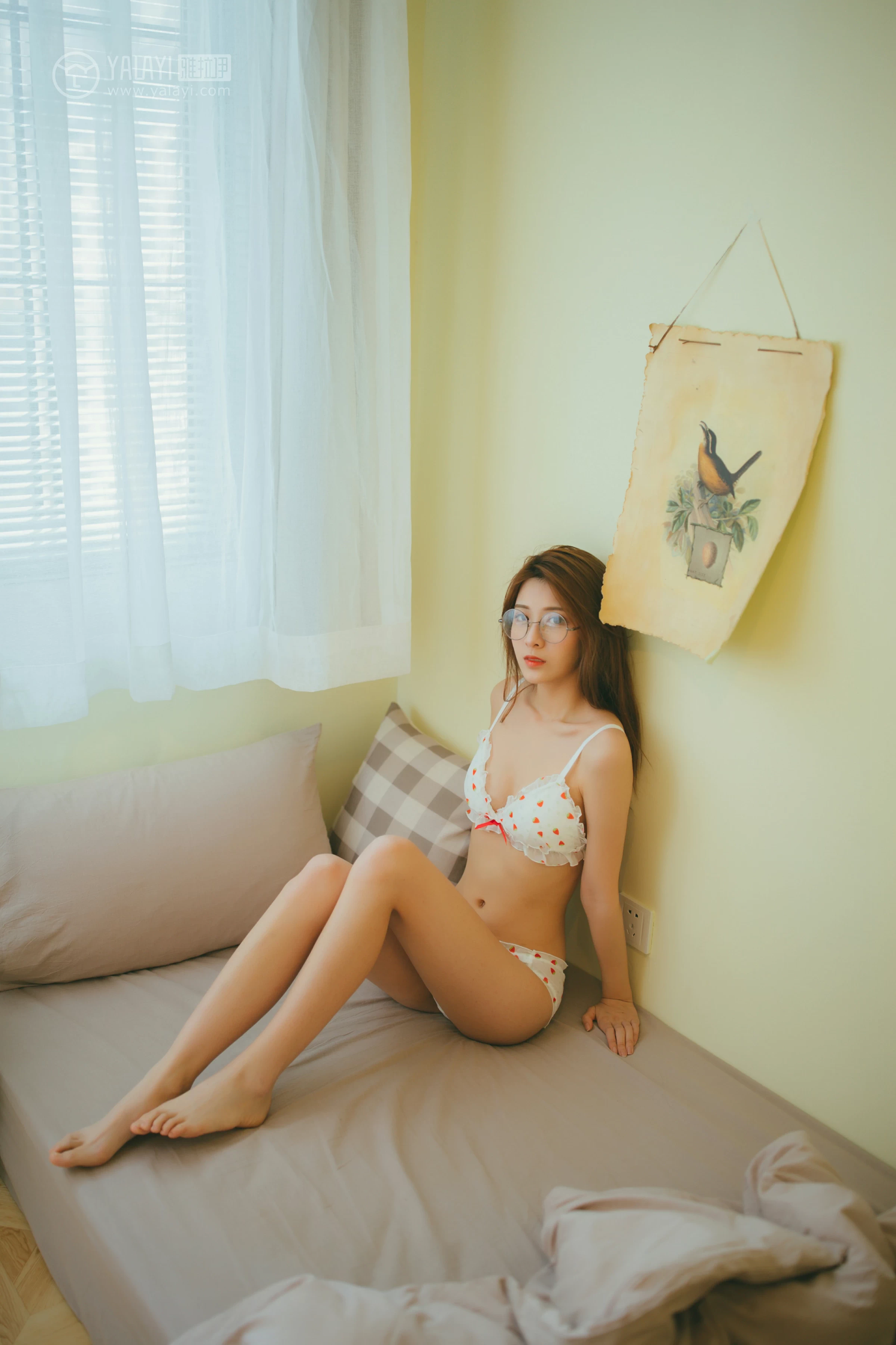 [YALAYI雅拉伊]NO.121 宅女 丸糯糯 白色情趣内衣与高中女生制服性感私房写真集第7张