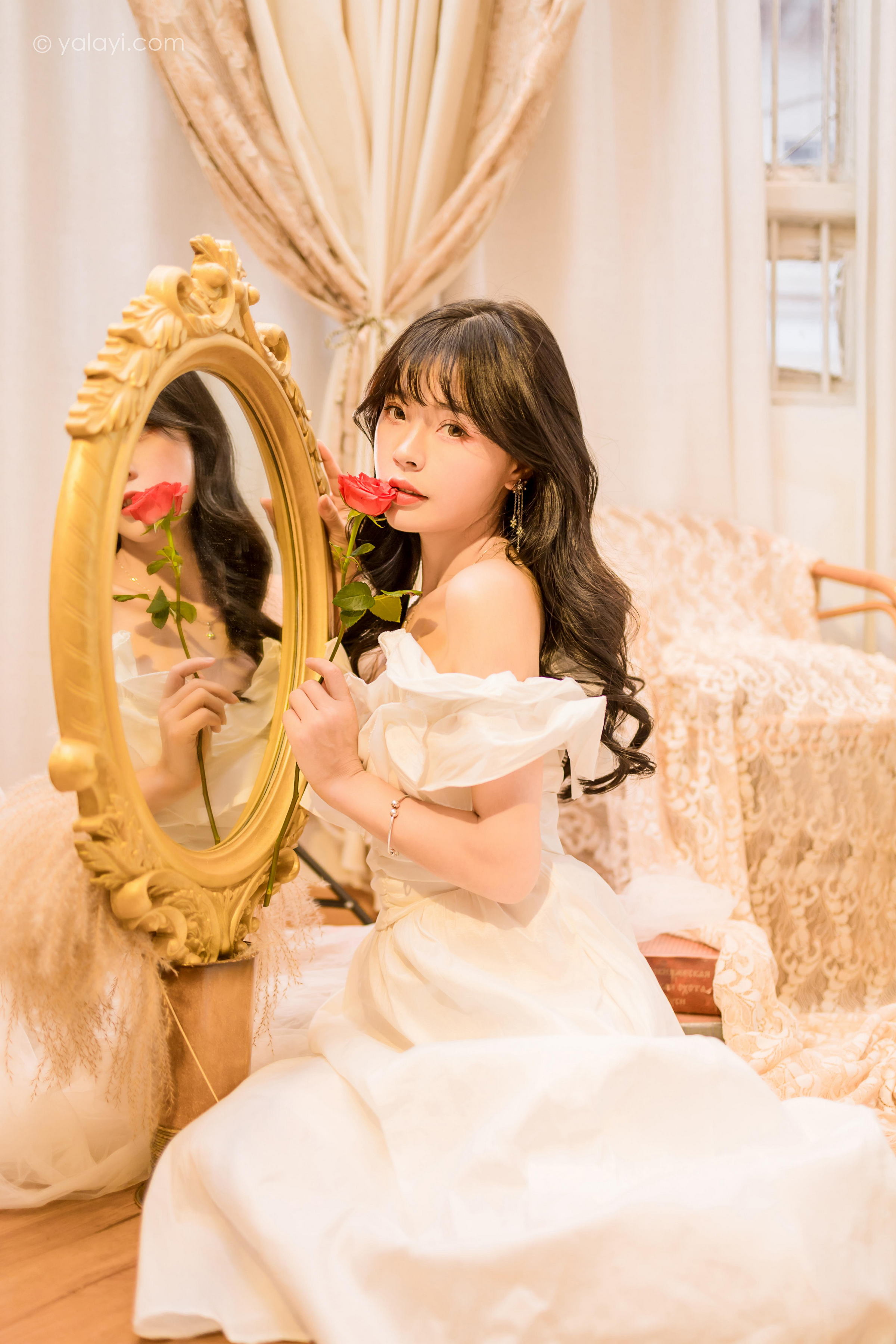 [YALAYI雅拉伊]2023.02.17 你是我的情人 程小蝶 白色抹胸连衣裙居家性感写真集第12张