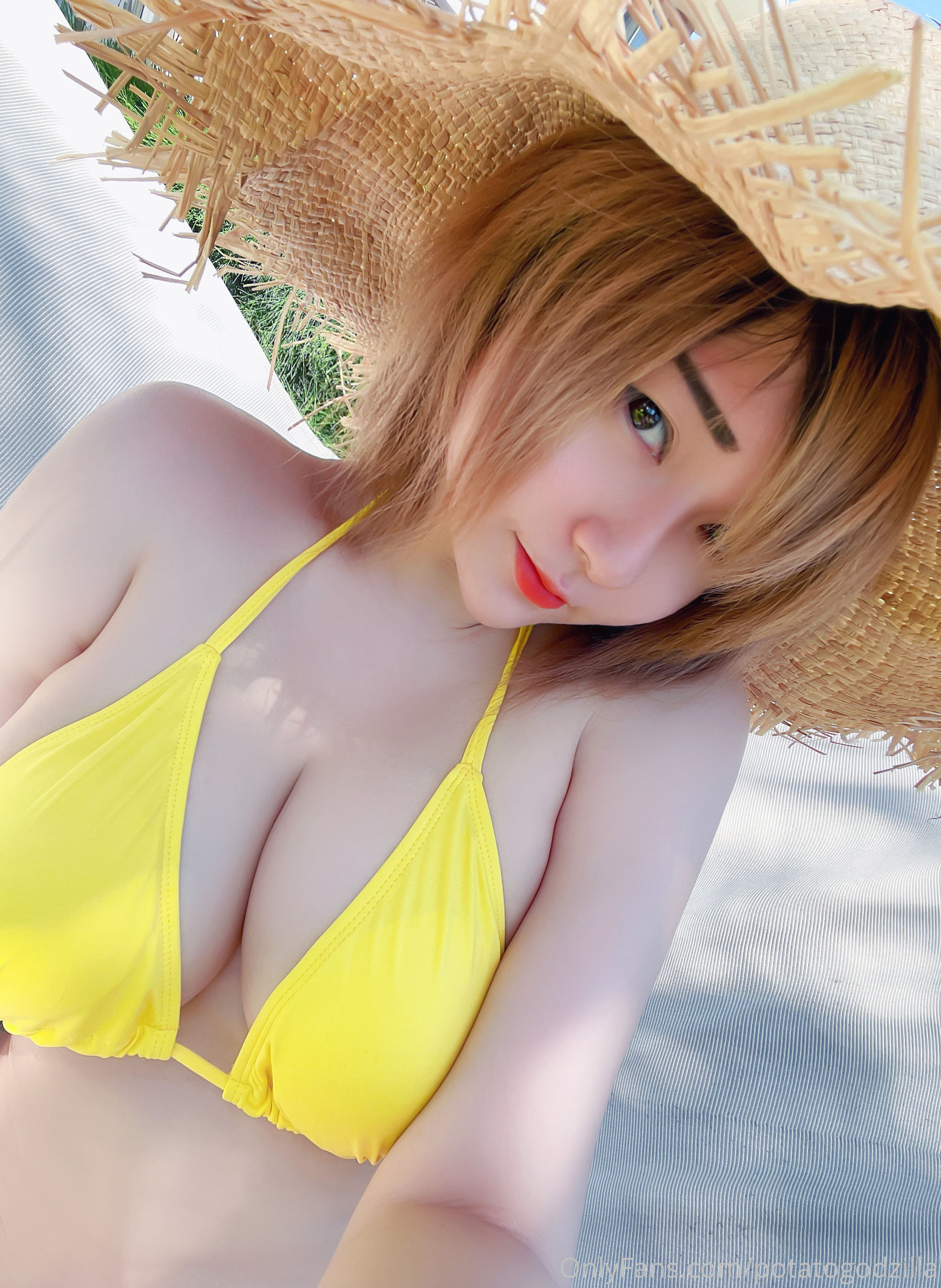 [网红COSER写真] Coser小姐姐Potato Godzilla - Yellow Bikini第6张