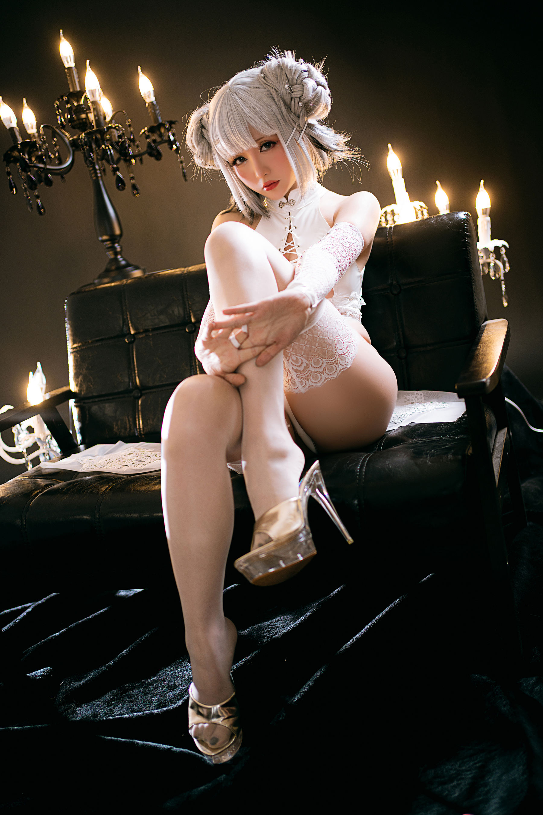 [COS福利] Coser小姐姐星之迟迟 - 白狗勾 旗袍第24张