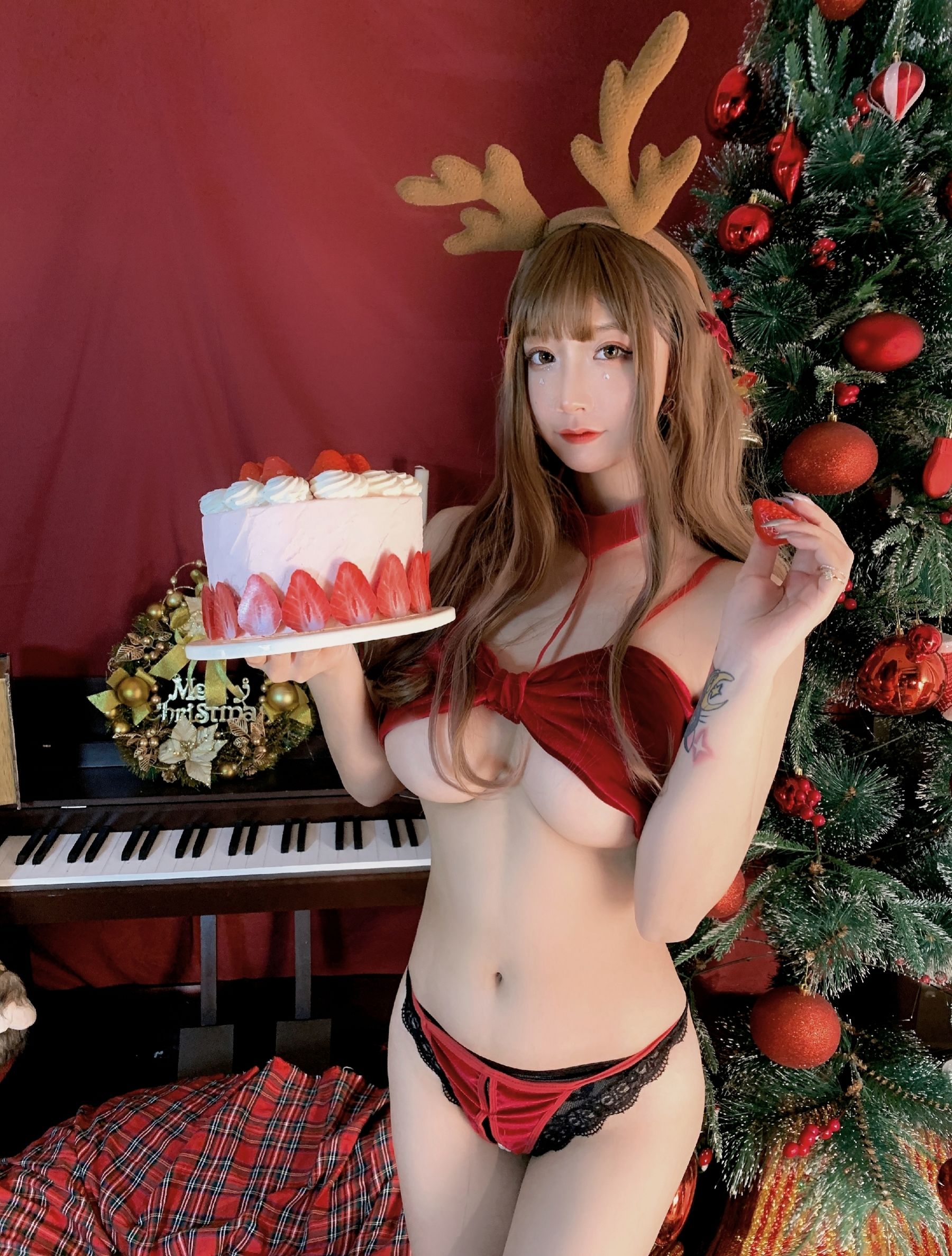 [COS福利] 巨乳猫九酱Sakura - 圣诞特辑第11张