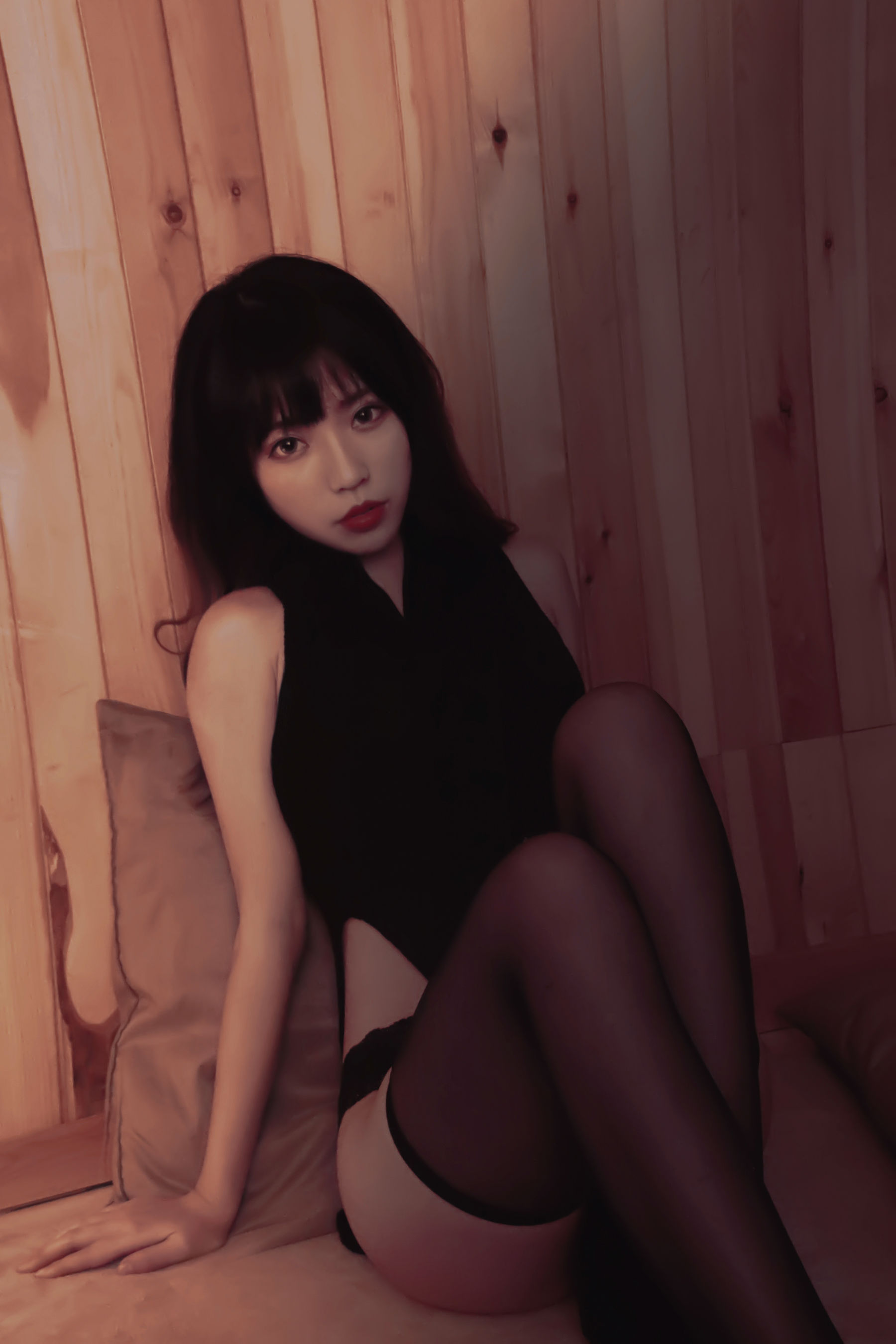 [COS福利] 萌妹白易子教主 - 高叉毛衣第4张