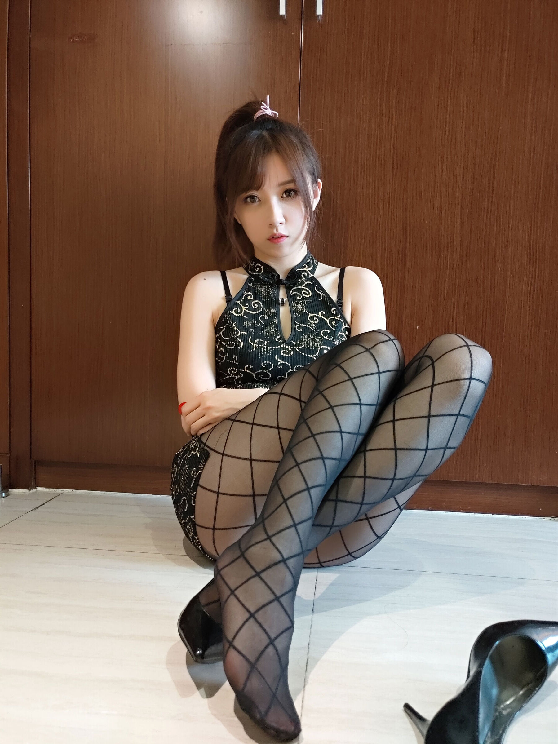 [COS福利] 斗鱼主播小女巫露娜 - 黑丝旗袍第9张