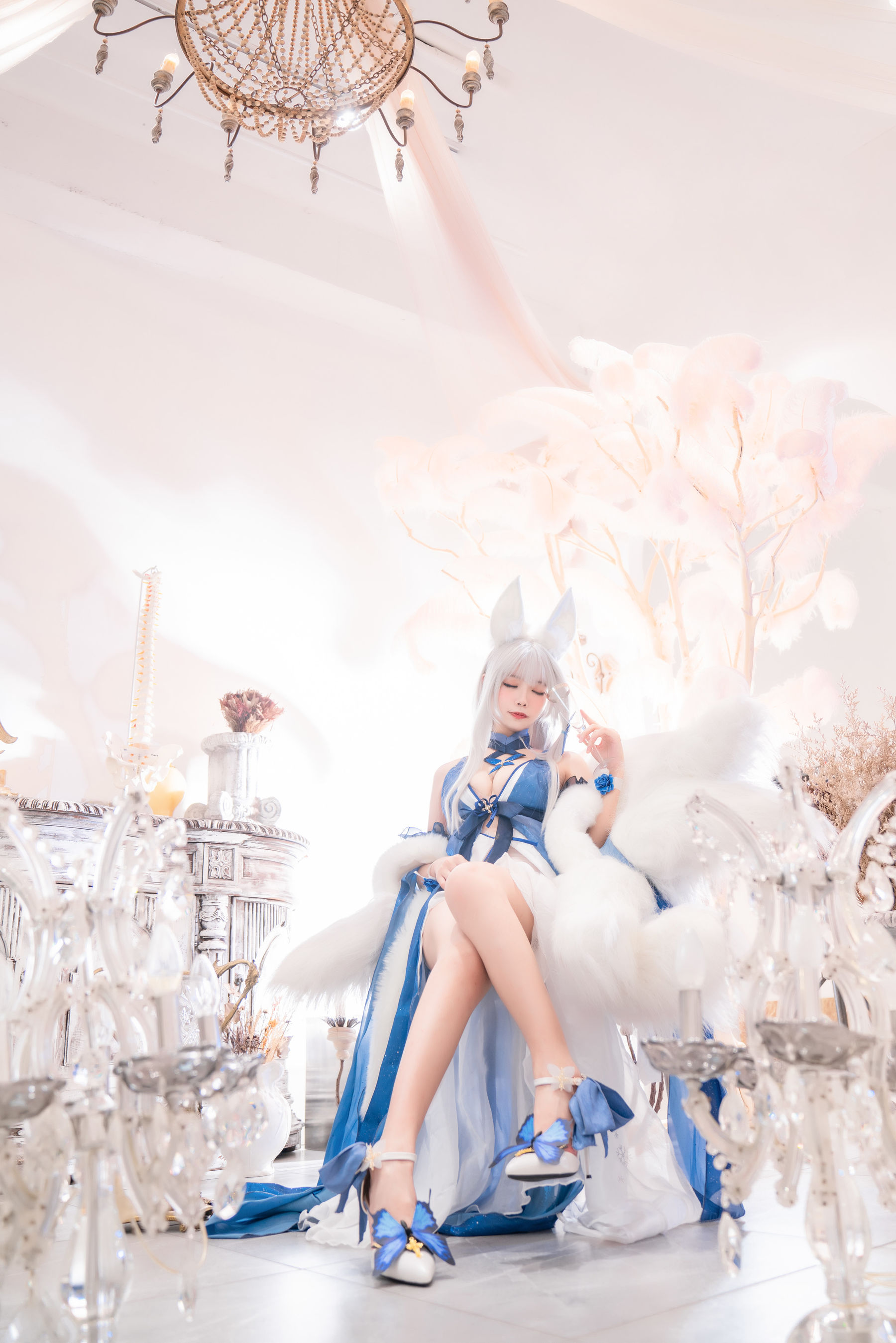 [COS福利] 微博妹子Momoko葵葵 - 信浓礼服第1张