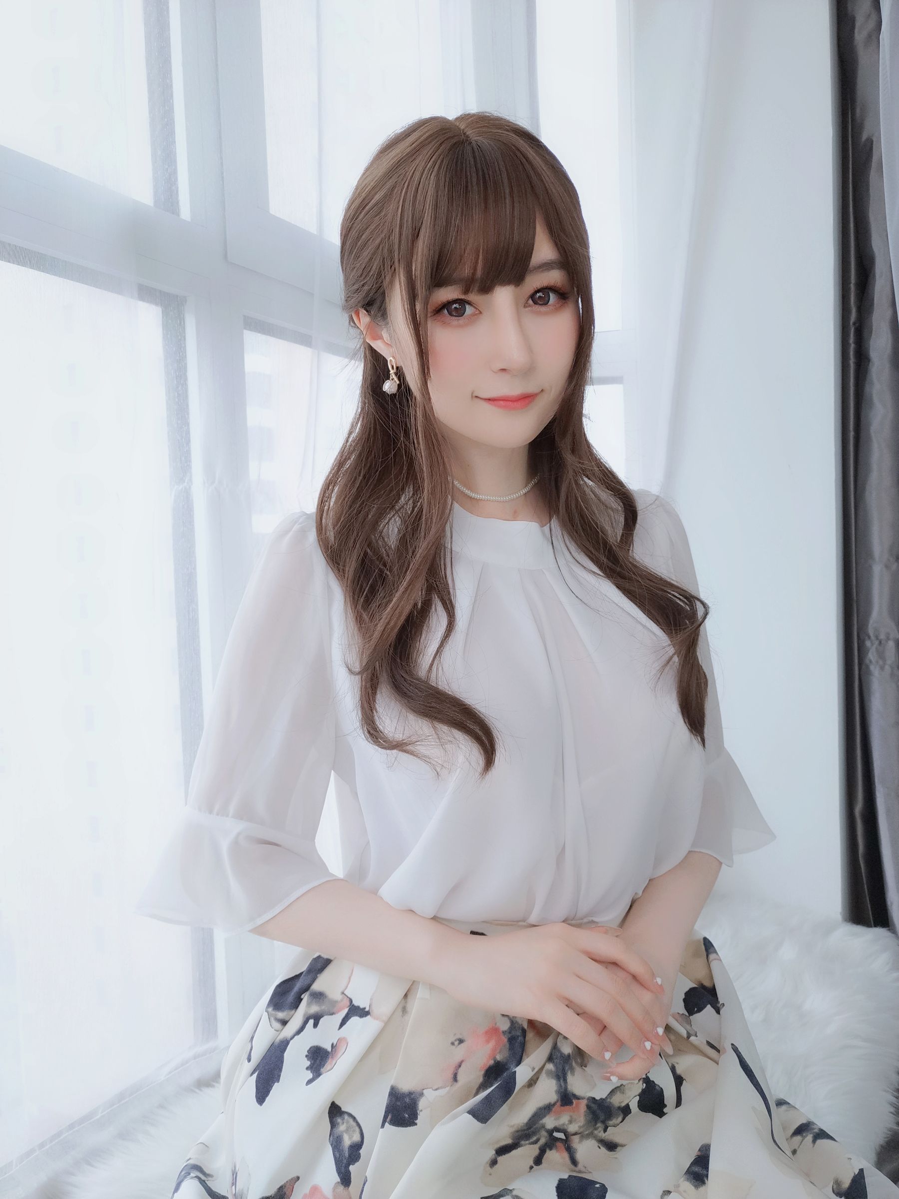 [网红COSER写真] Coser小姐姐白银 - 肉丝人妻第3张