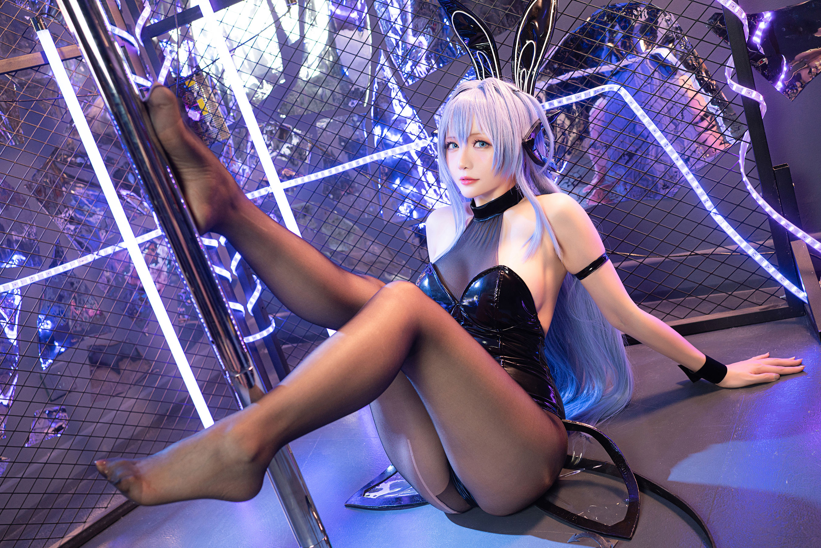 [网红COSER写真] Coser小姐姐星之迟迟 - 纯白と漆黑《花园》第9张