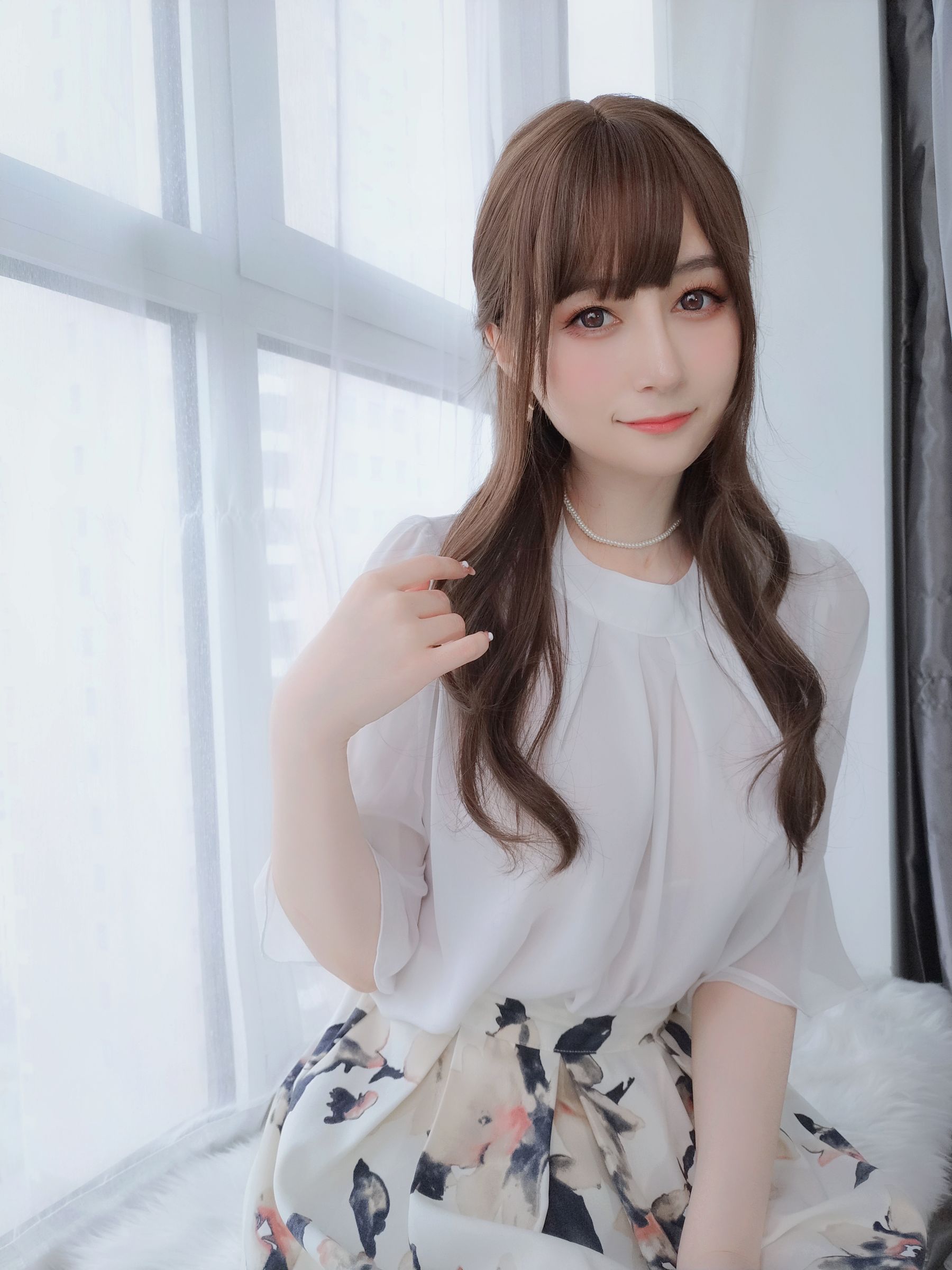 [网红COSER写真] Coser小姐姐白银 - 肉丝人妻第1张