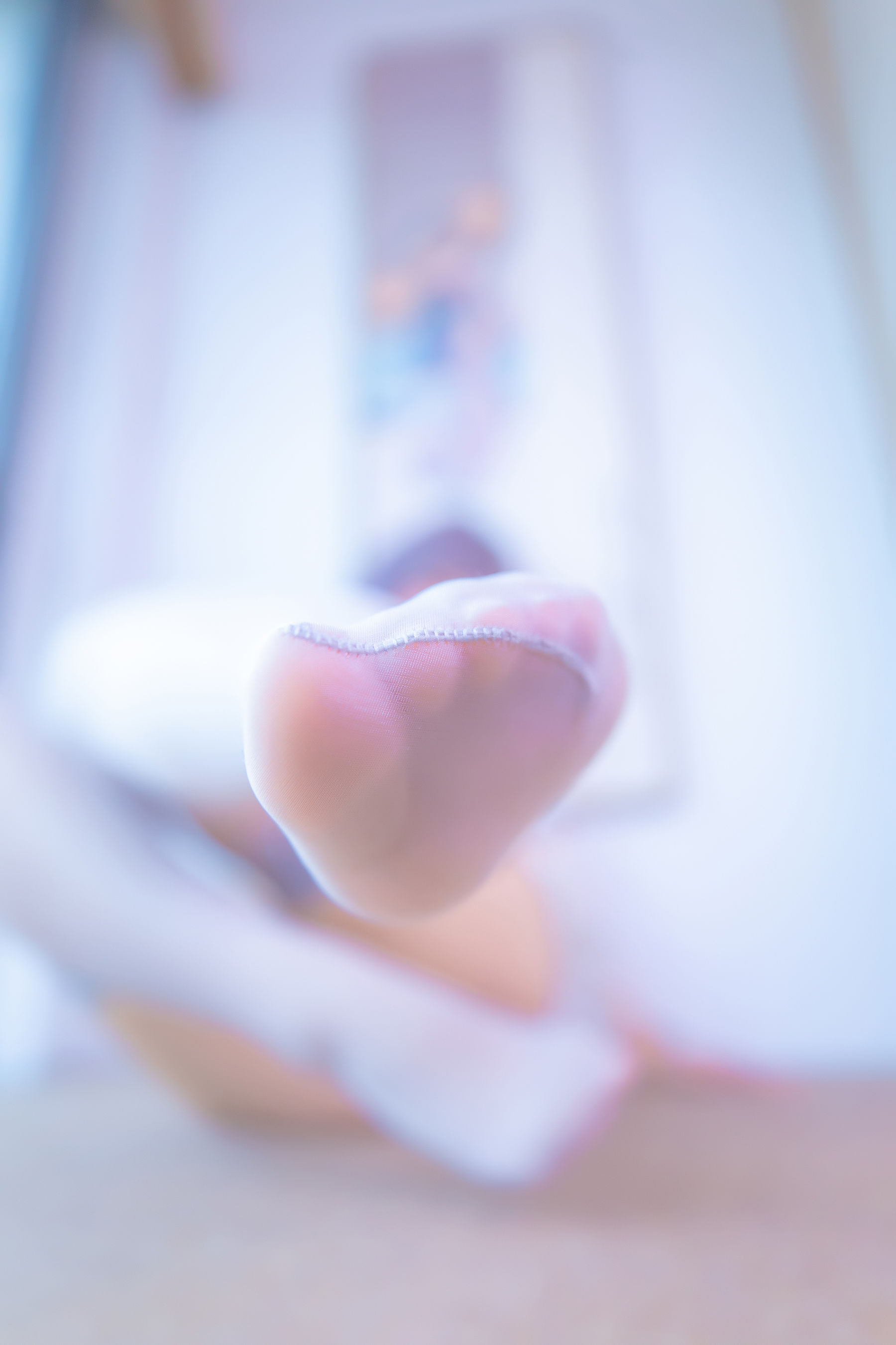 [福利COS] 神楽坂真冬 灰丝吊带JK第25张