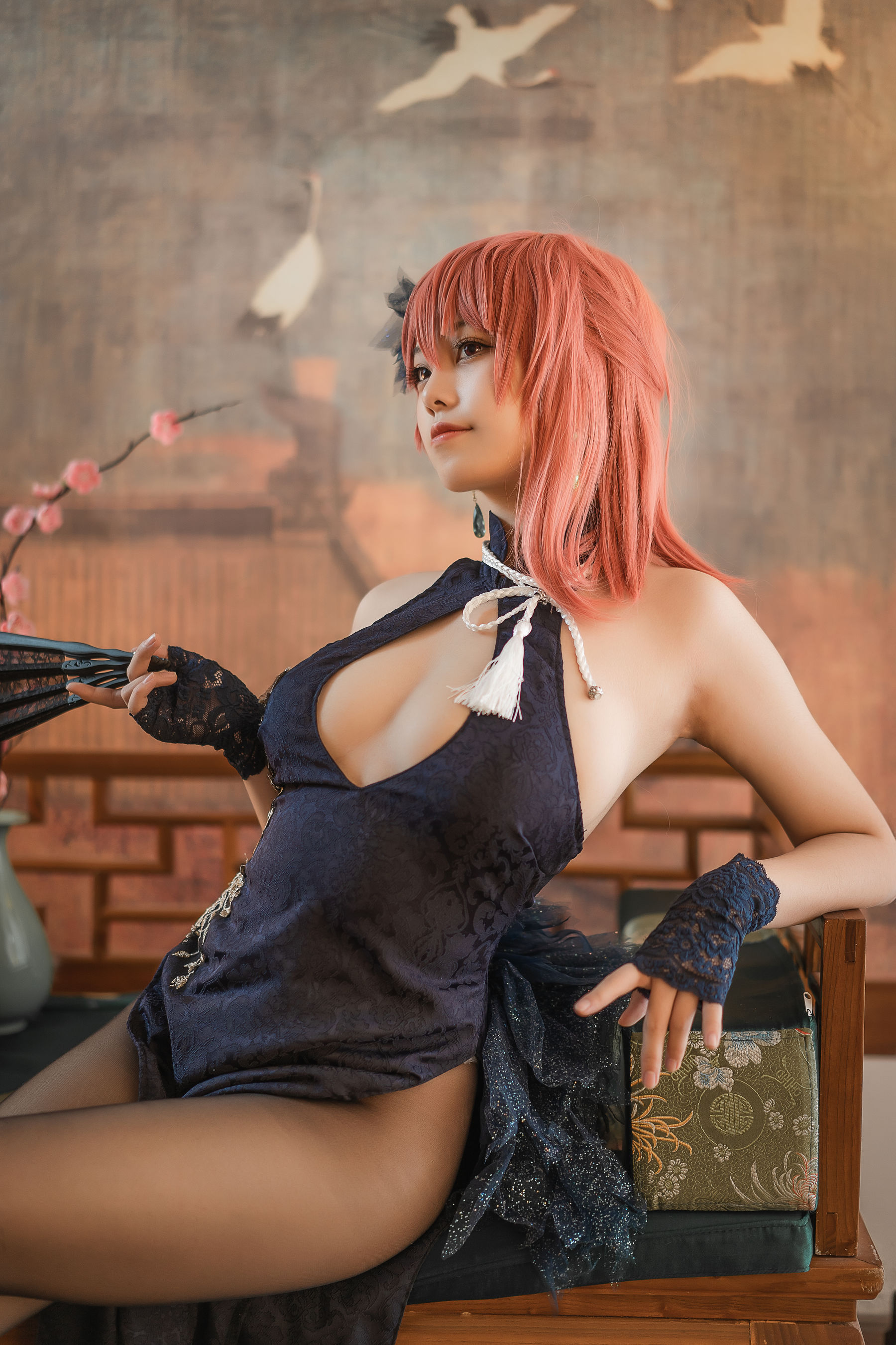 [福利COS] 萌系小姐姐蜜汁猫裘 - 黑太子旗袍第1张