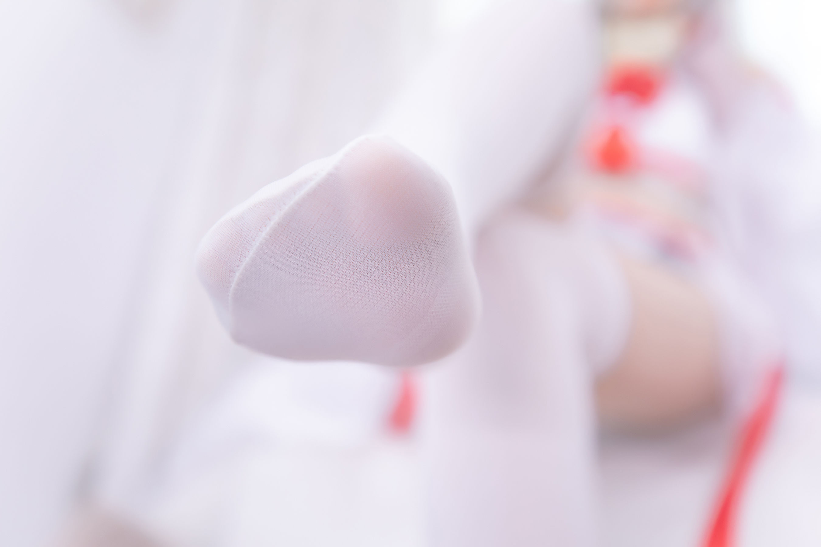 [网红COS] 萝莉神楽板真冬 白丝胡桃第21张