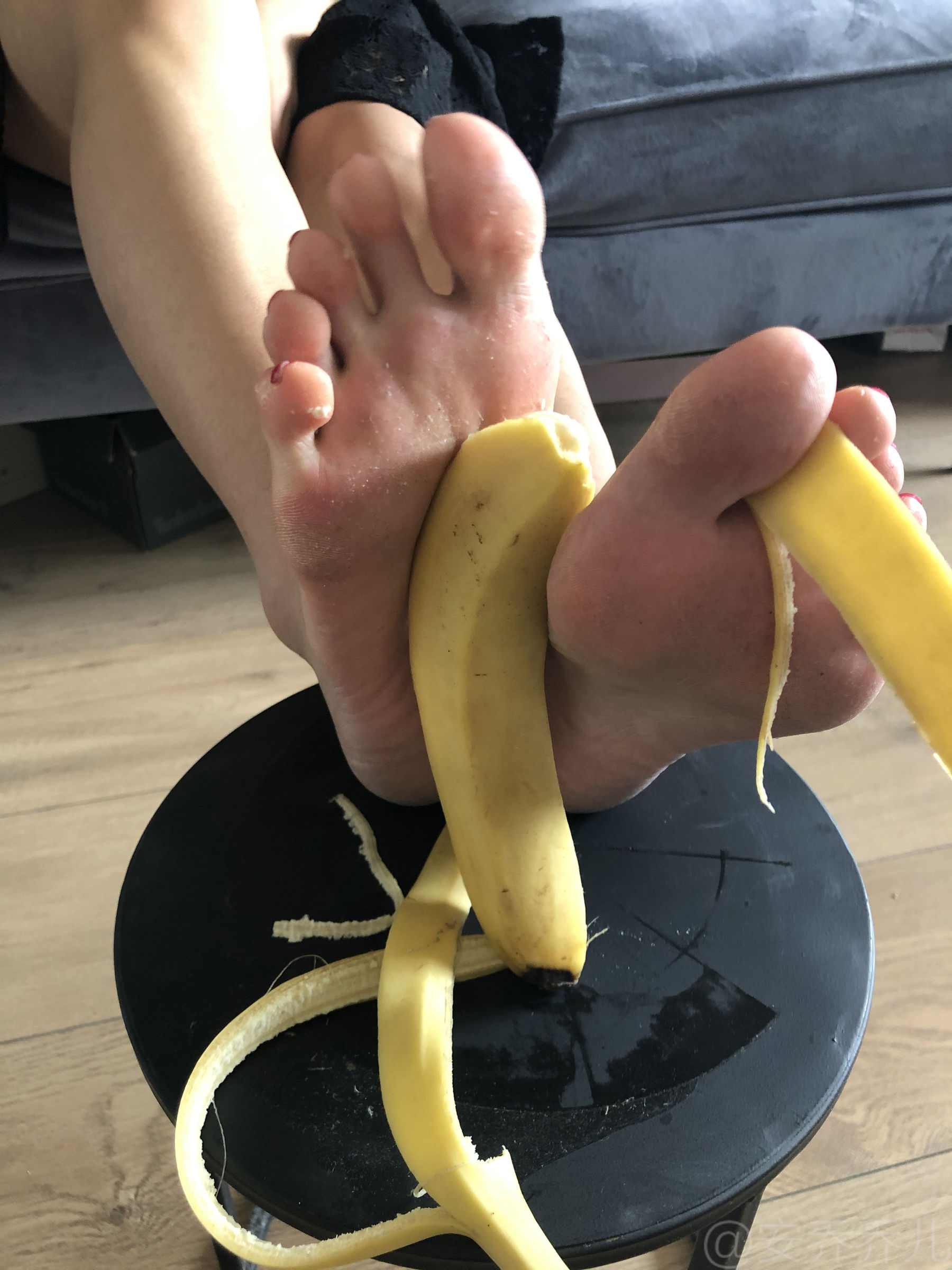 [福利COS] 安乔乔儿(Nia乔乔) No.009 踩香蕉第18张