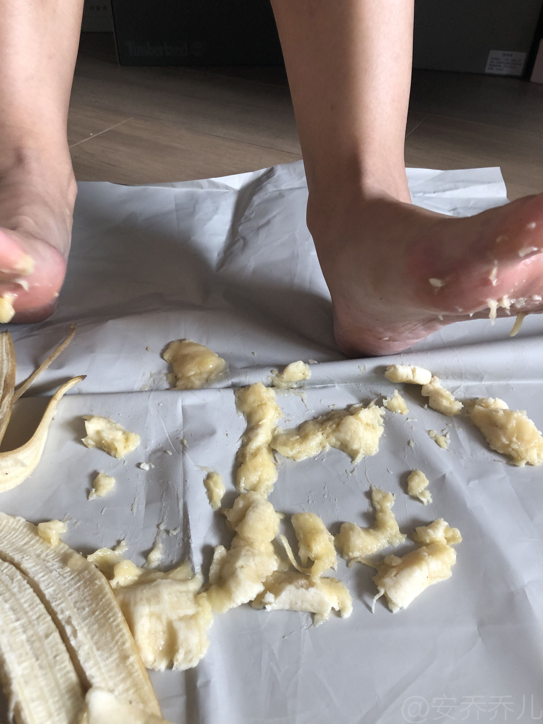 [福利COS] 安乔乔儿(Nia乔乔) No.009 踩香蕉第33张