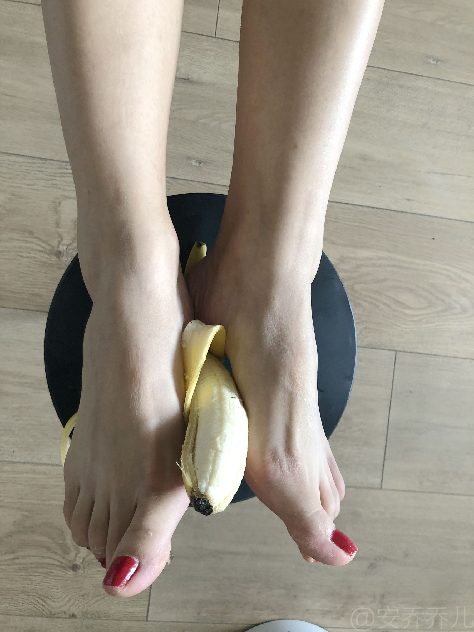 [福利COS] 安乔乔儿(Nia乔乔) No.009 踩香蕉第22张