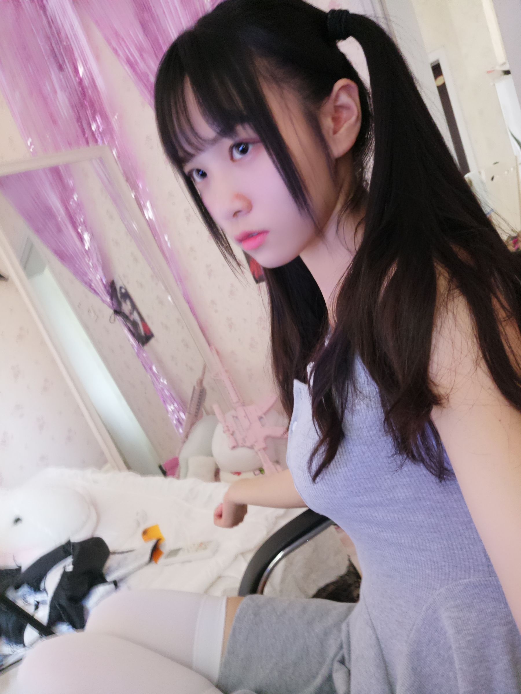 [福利COS] 双马尾少女赛高酱作品 - 露脸灰色裙子第8张