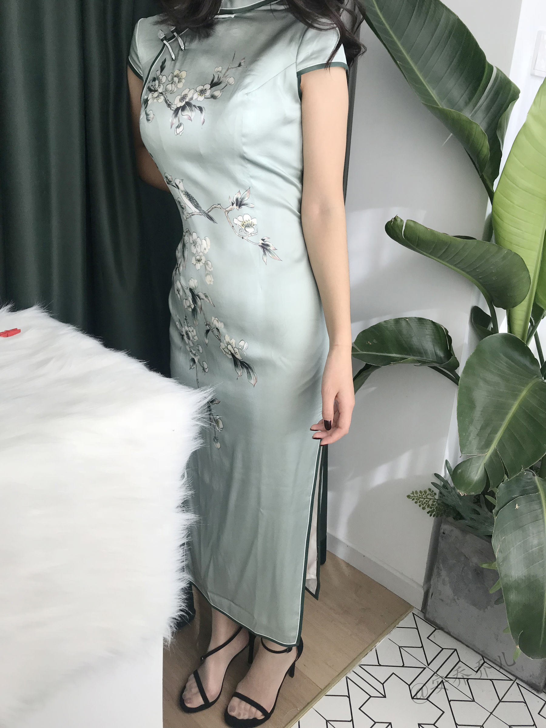 [福利COS] 安乔乔儿(Nia乔乔) No.017 安乔乔儿 黑丝旗袍第1张