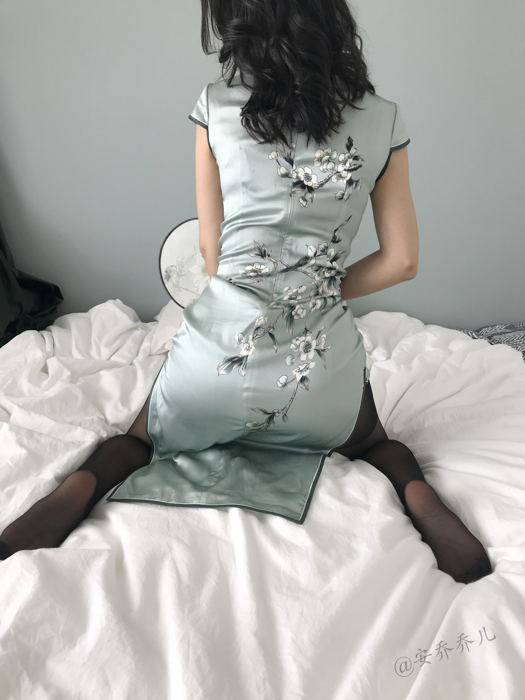 [福利COS] 安乔乔儿(Nia乔乔) No.017 安乔乔儿 黑丝旗袍第16张