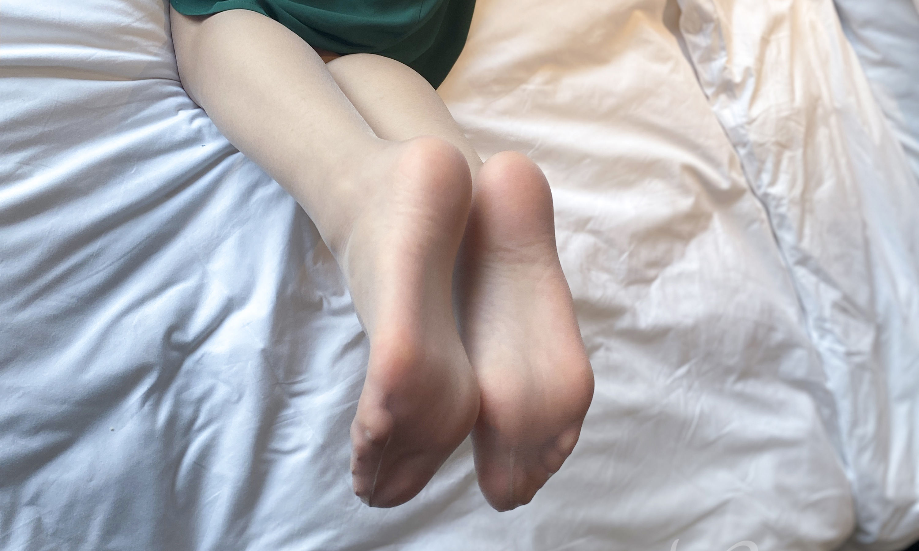 [福利COS] 安乔乔儿(Nia乔乔) No.035 长裙肉丝第18张