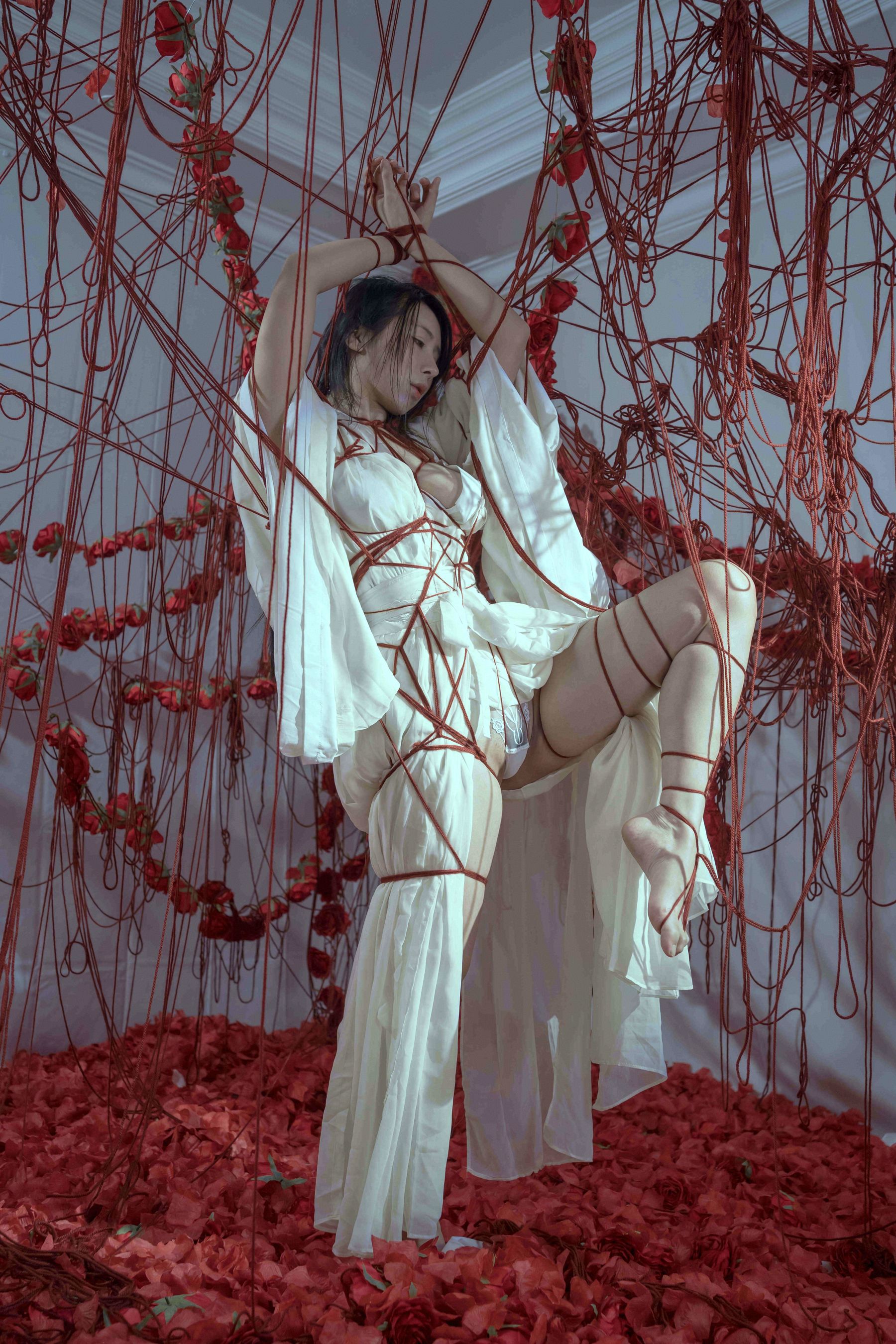 [福利COS] 云溪溪 - 奶桃 囚鸟第2张