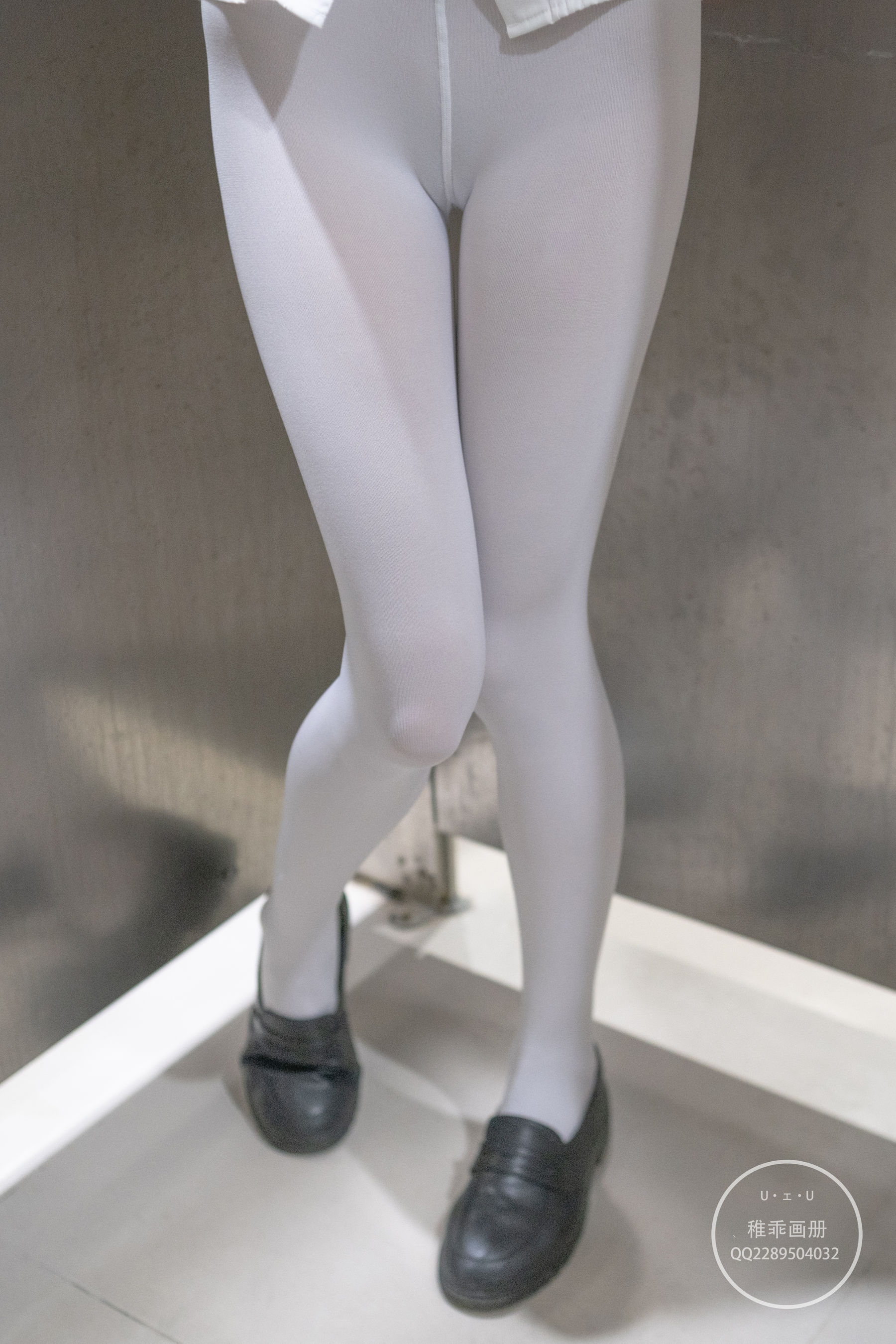 [福利COS] 柴系小乖(稚乖画册) - 夜夜 天台真空80D白丝第28张