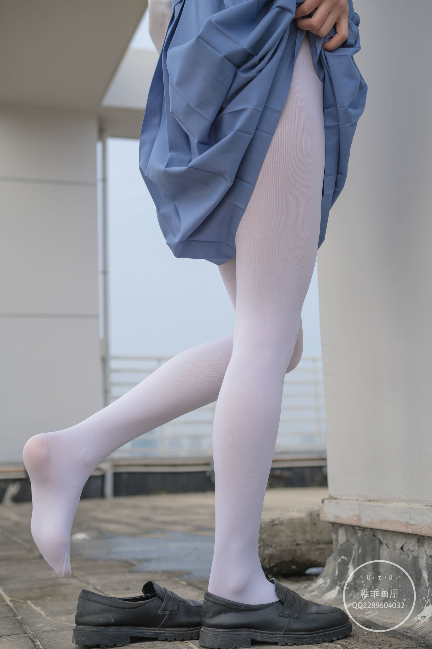 [福利COS] 柴系小乖(稚乖画册) - 夜夜 天台真空80D白丝第15张