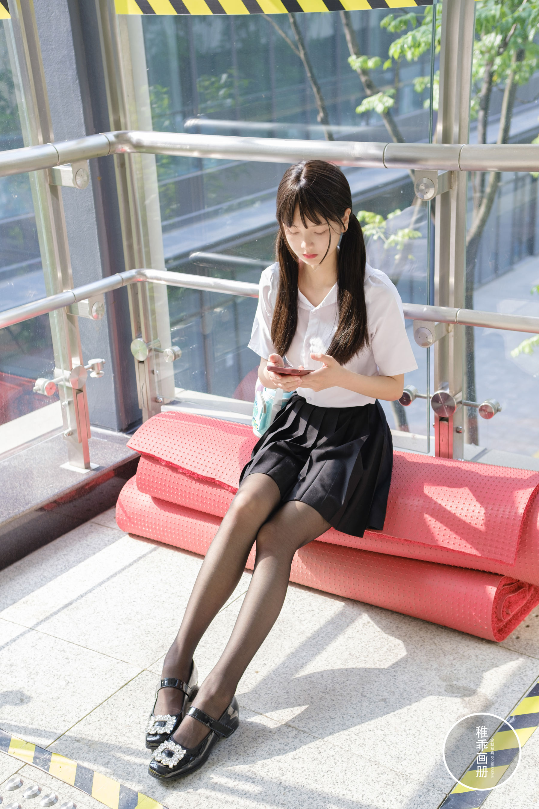 [福利COS] 柴系小乖(稚乖画册) - 夜夜 逛街13d黑丝第4张