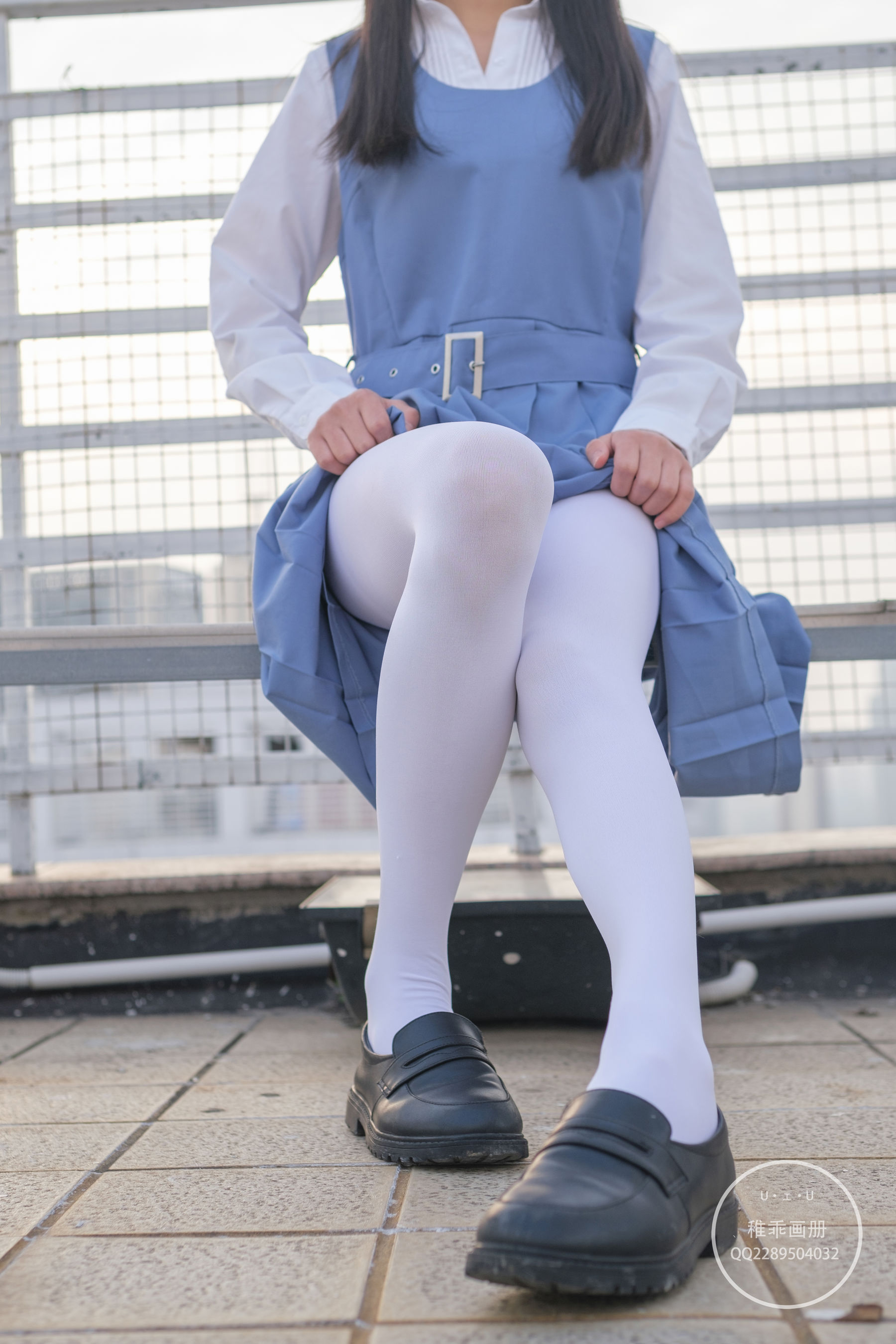 [福利COS] 柴系小乖(稚乖画册) - 夜夜 天台真空80D白丝第10张