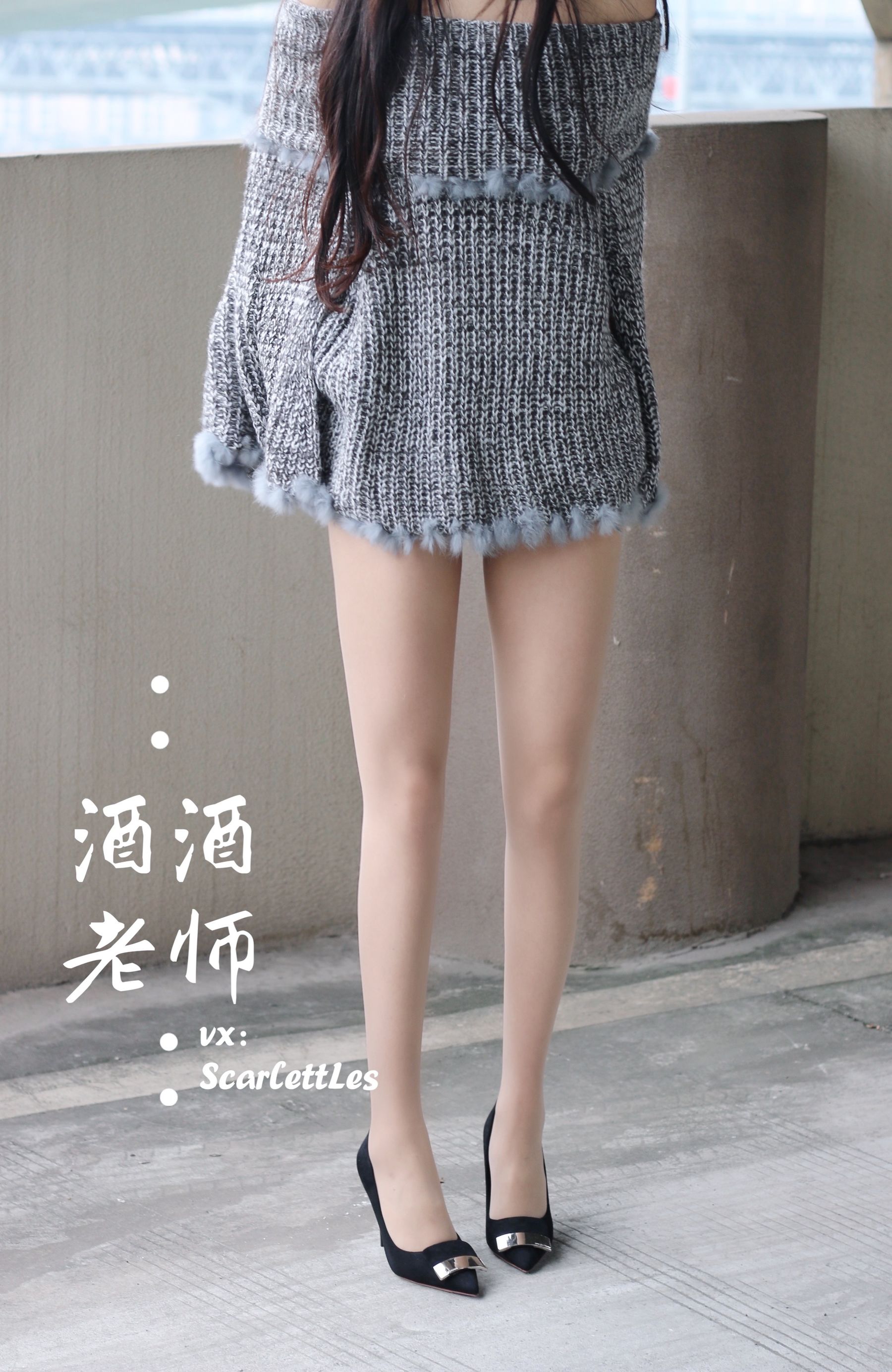 [福利COS] 酒酒老师 - 停车场里的超短裙第5张