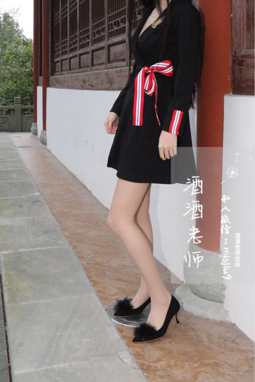 [福利COS] 酒酒老师 - 教师培训后的丝足韵事第4张