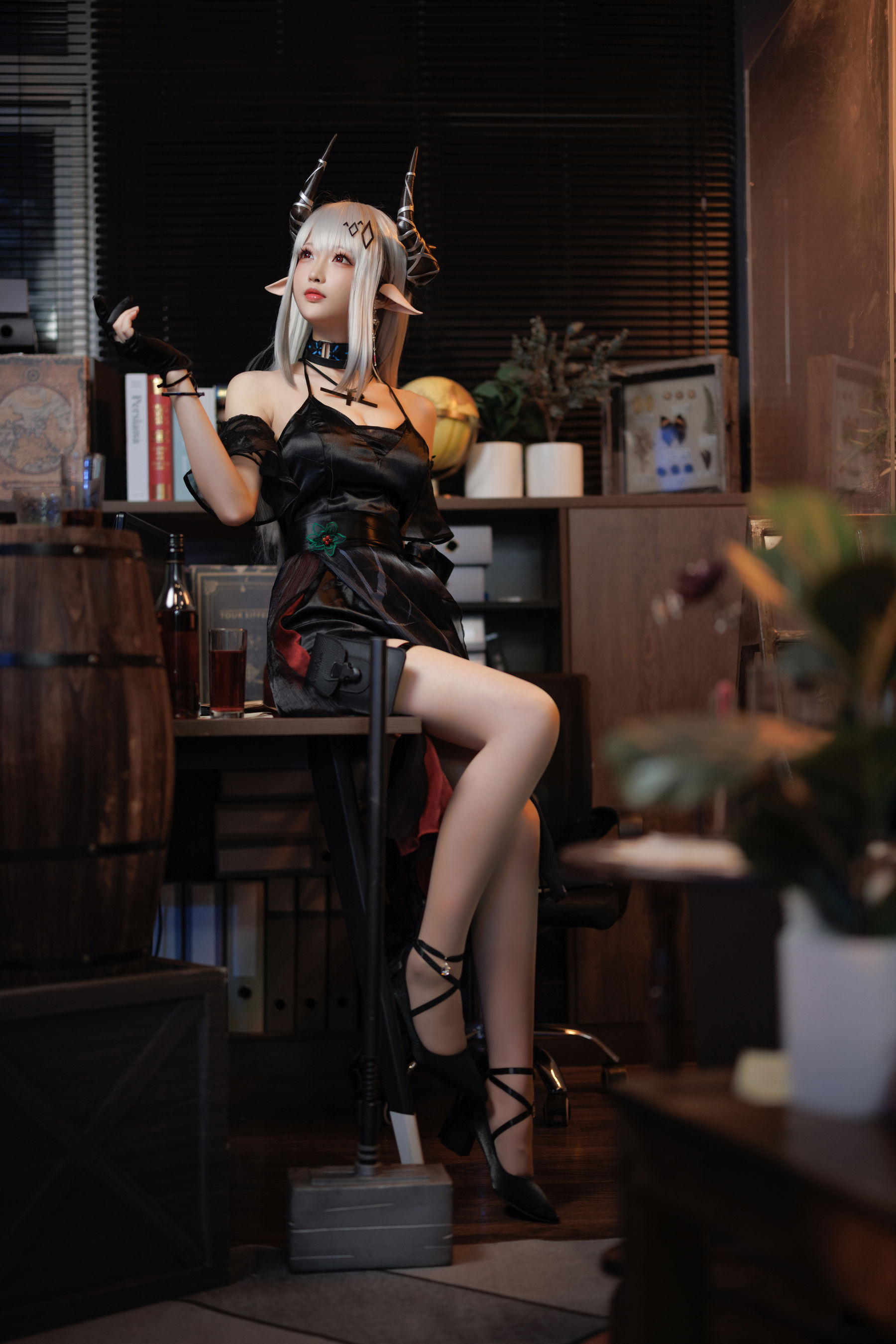 [福利COS] Coser小姐姐南宫 - 泥岩 礼服第7张