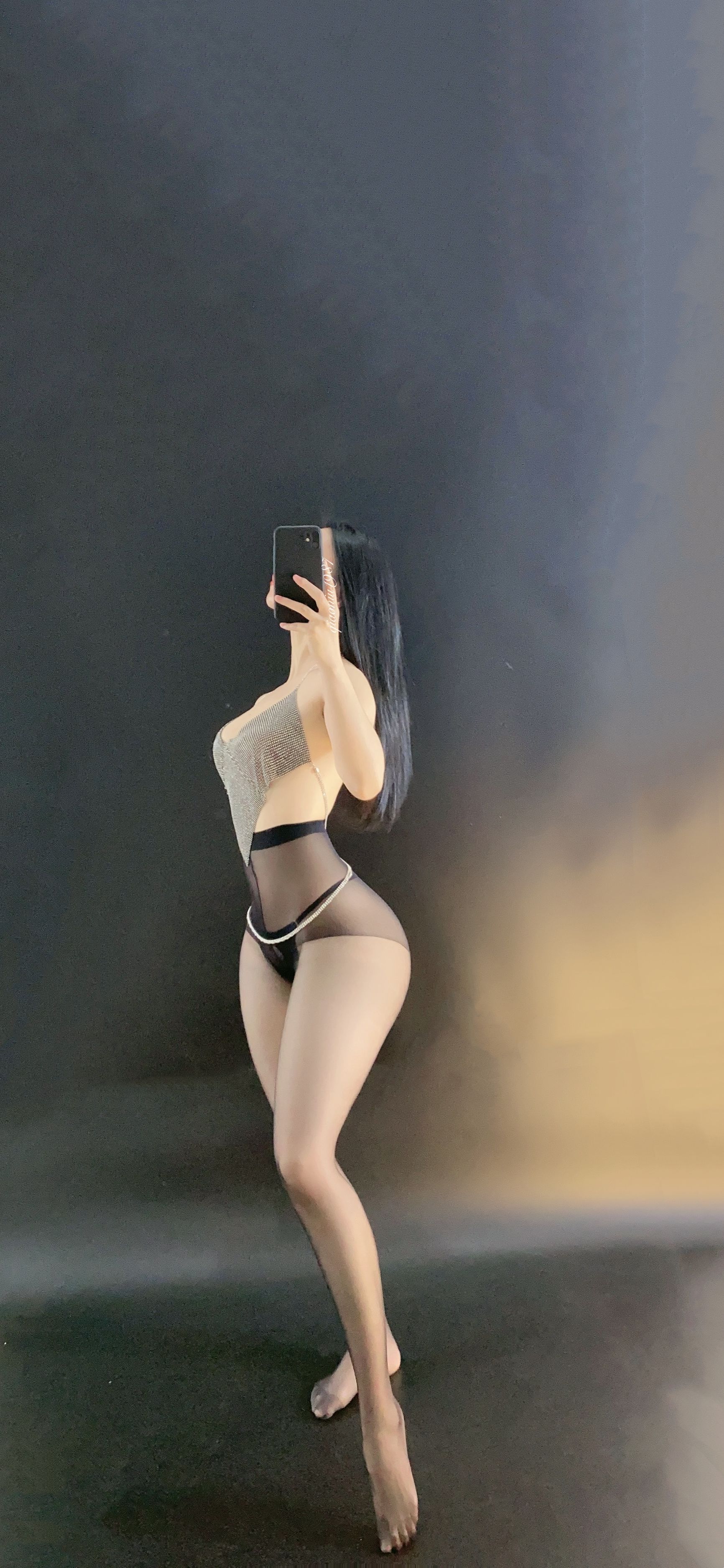 [福利COS] 俏妞qiaoniuTT - 丝袜长腿翘臀 视图合集第55张