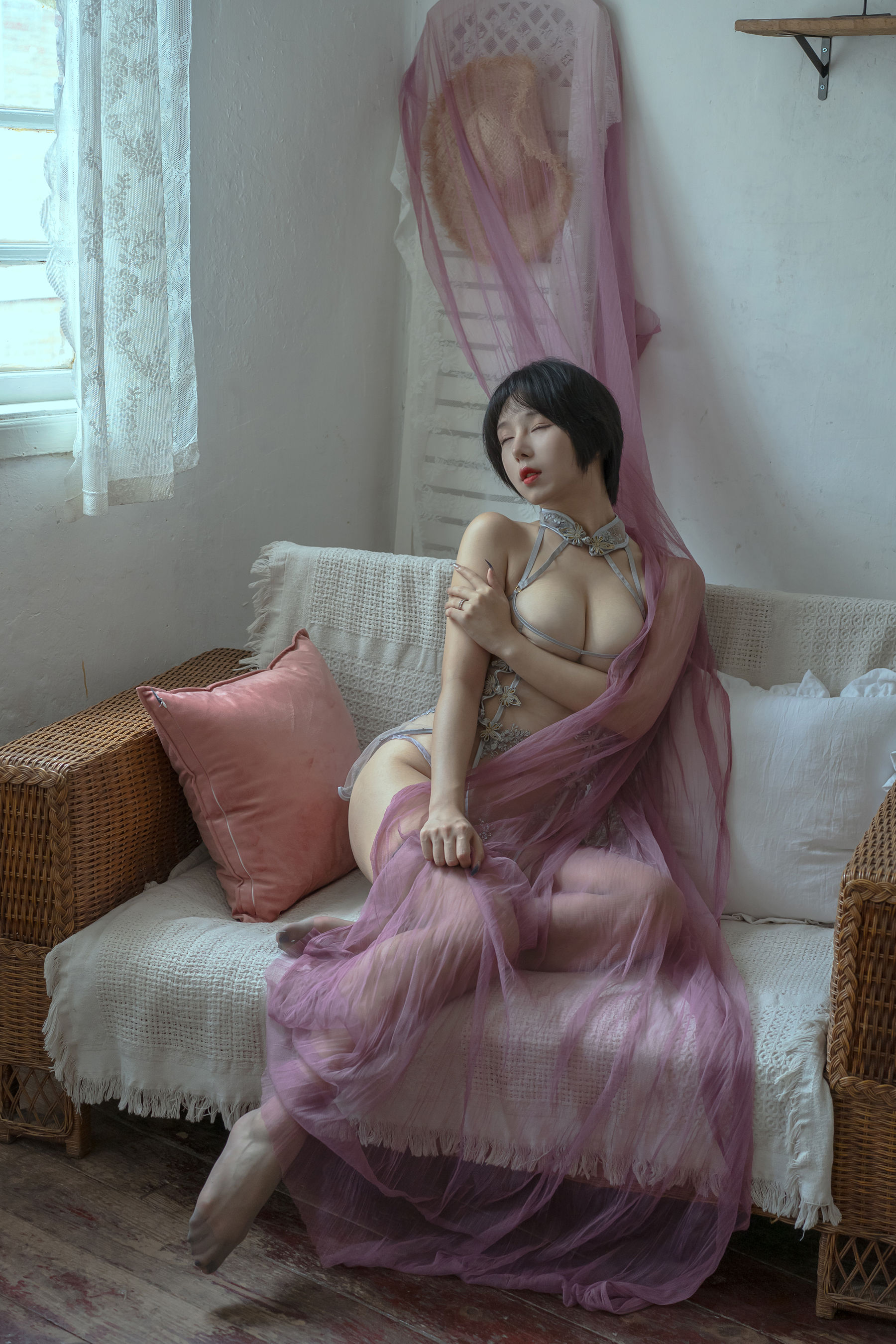 [福利COS] 云溪溪 - 奶桃 暧昧第16张