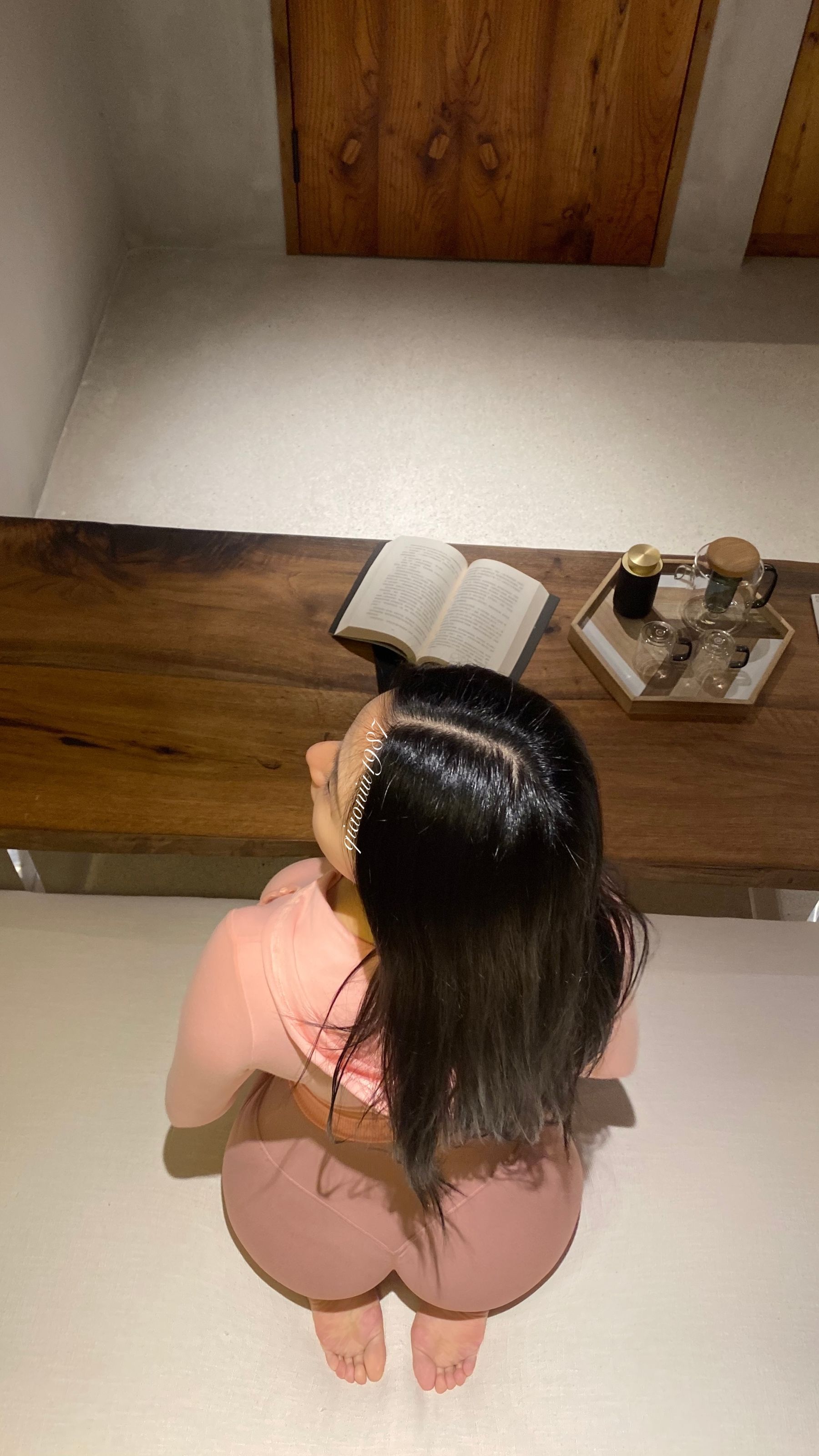 [福利COS] 俏妞qiaoniuTT - 丝袜长腿翘臀 视图合集第47张