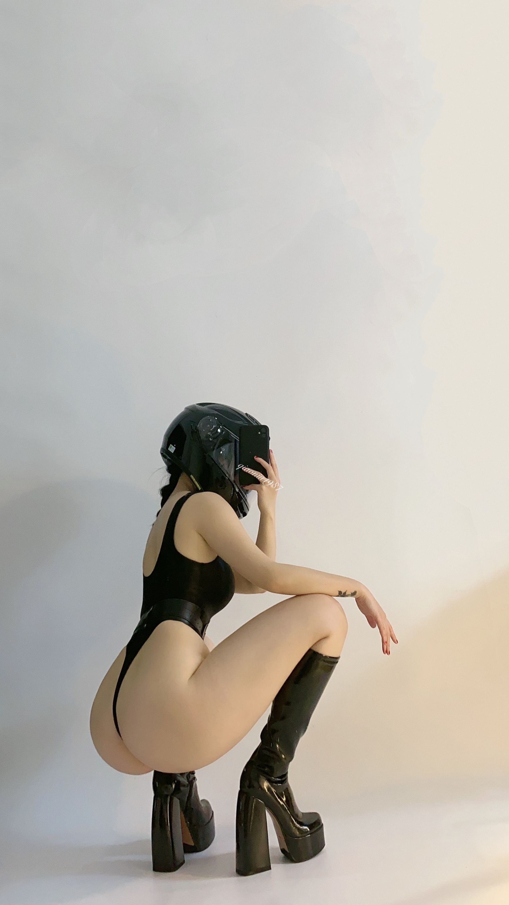 [福利COS] 俏妞qiaoniuTT - 丝袜长腿翘臀 视图合集第53张