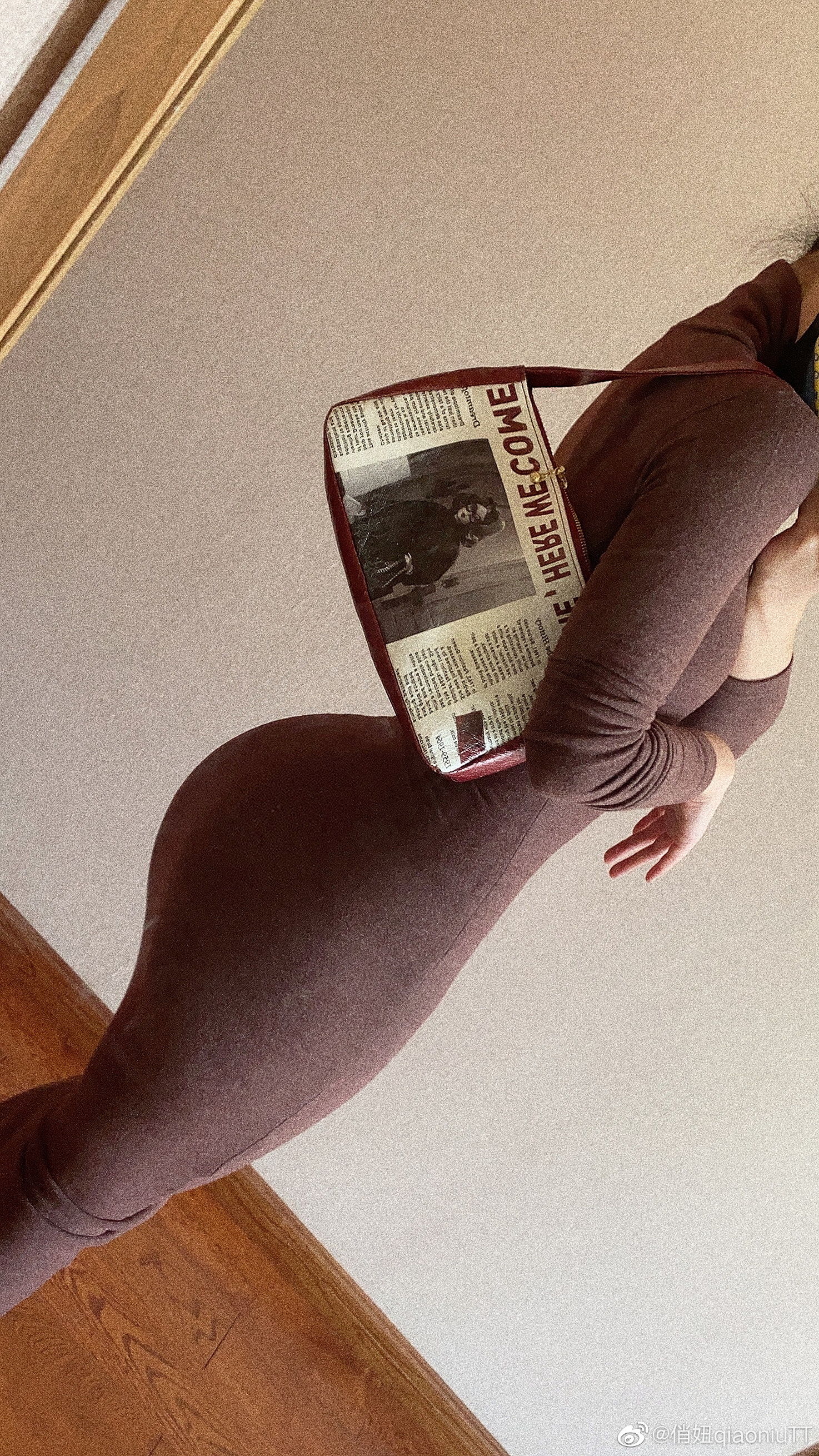 [福利COS] 俏妞qiaoniuTT - 丝袜长腿翘臀 视图合集第8张