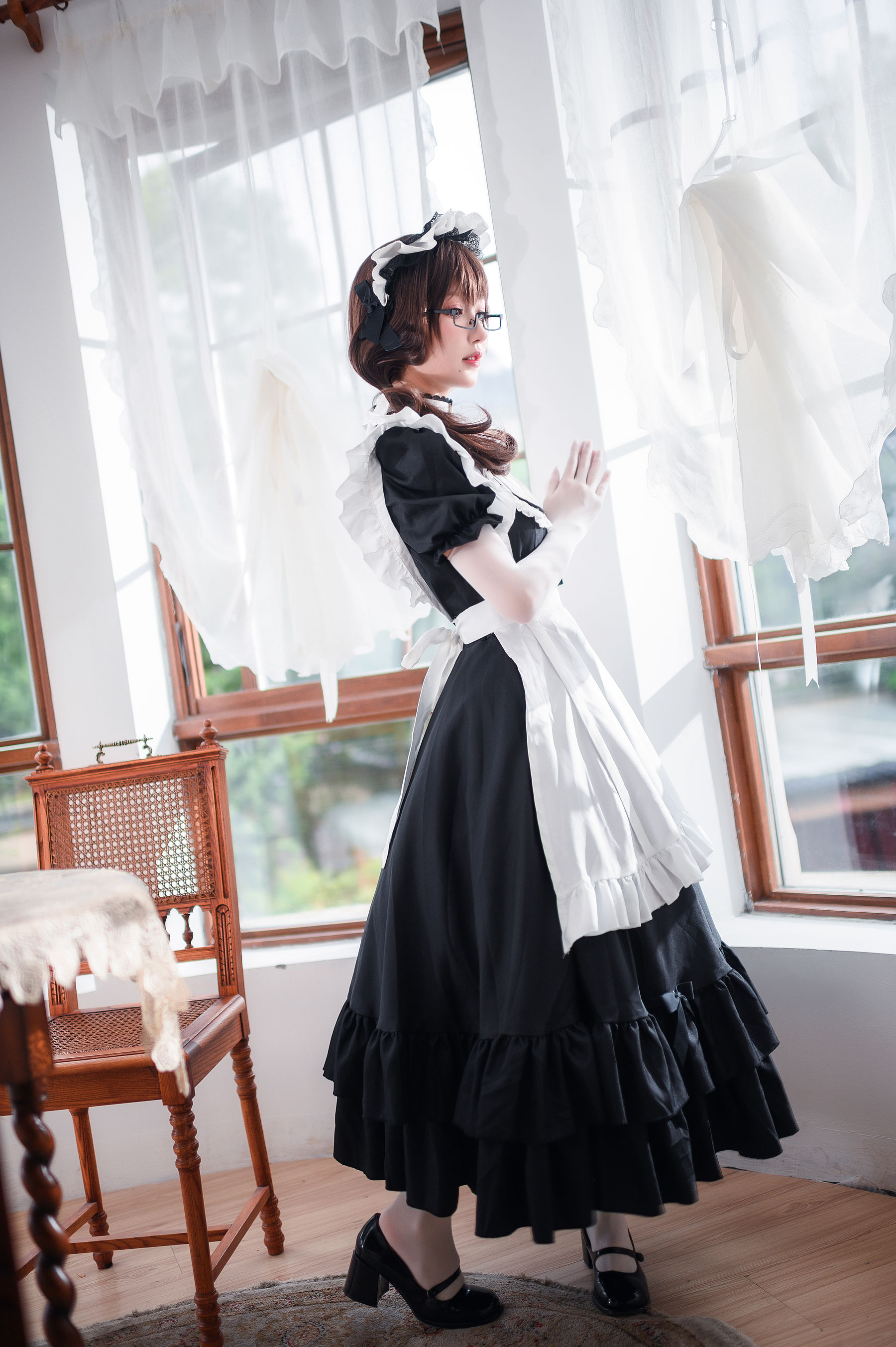 [福利COS] 动漫博主阿包也是兔娘 - 传统长裙女仆第13张