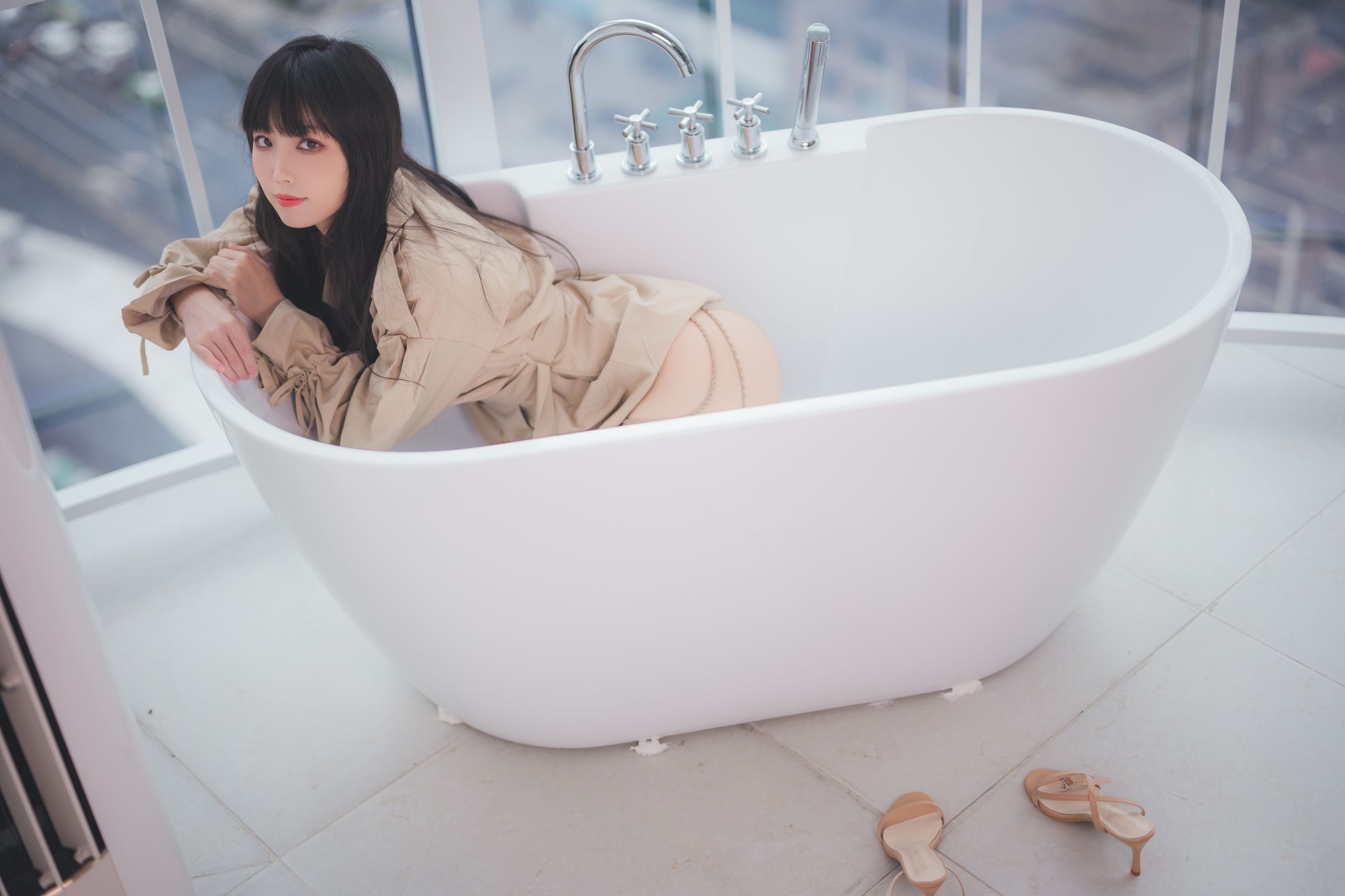 [福利COS] Cosplay汪知子 - 风衣第8张