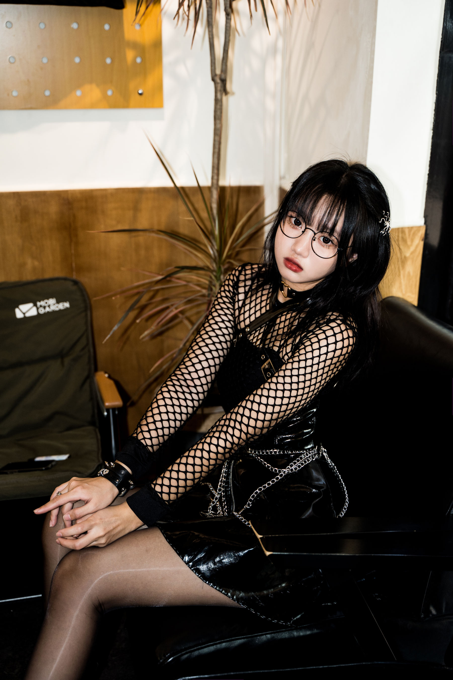 [福利COS] 动漫博主柒柒要乖哦 - 黑皮裙第4张