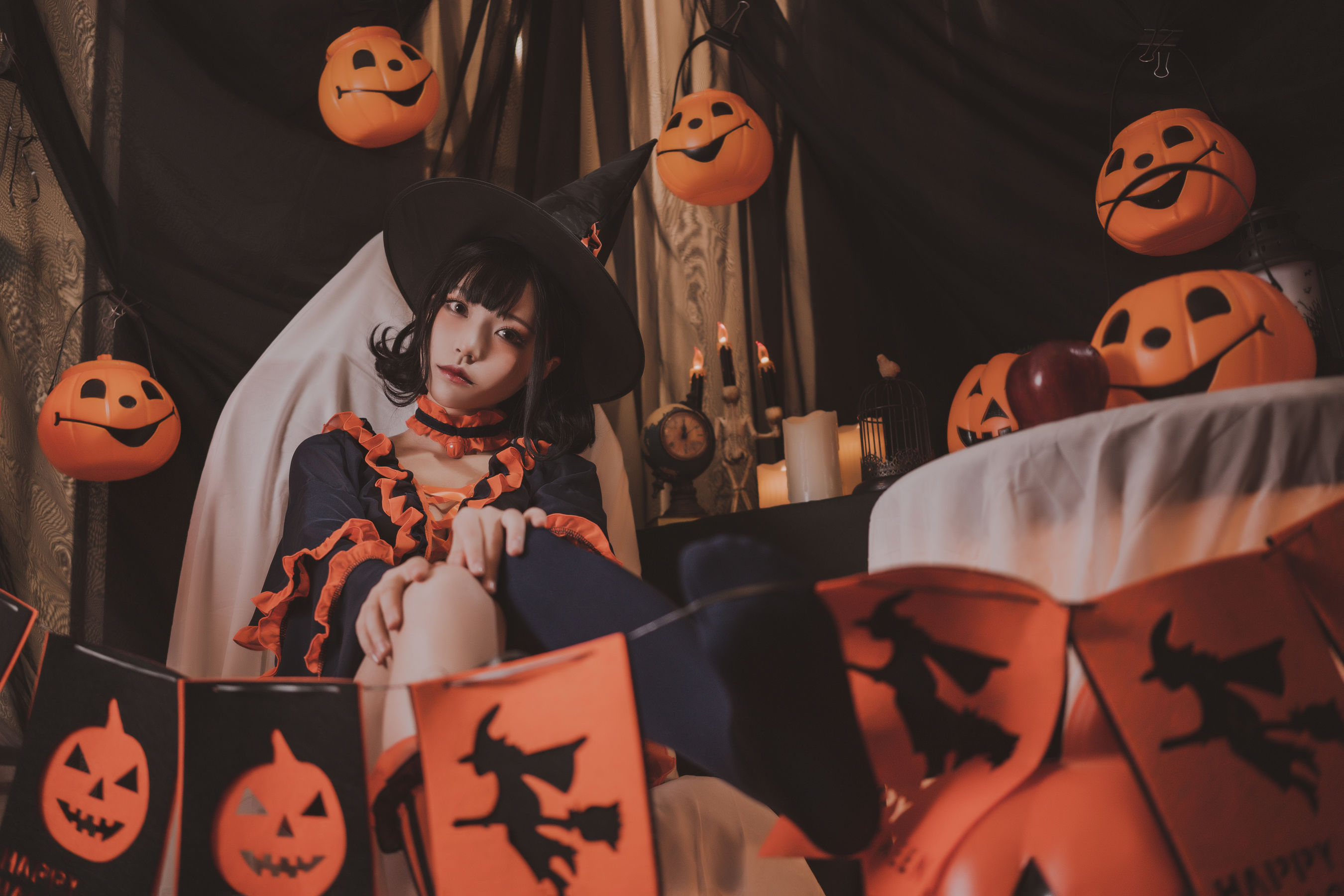 [福利COS] 萌妹白易子教主 - 万圣节魔女第1张