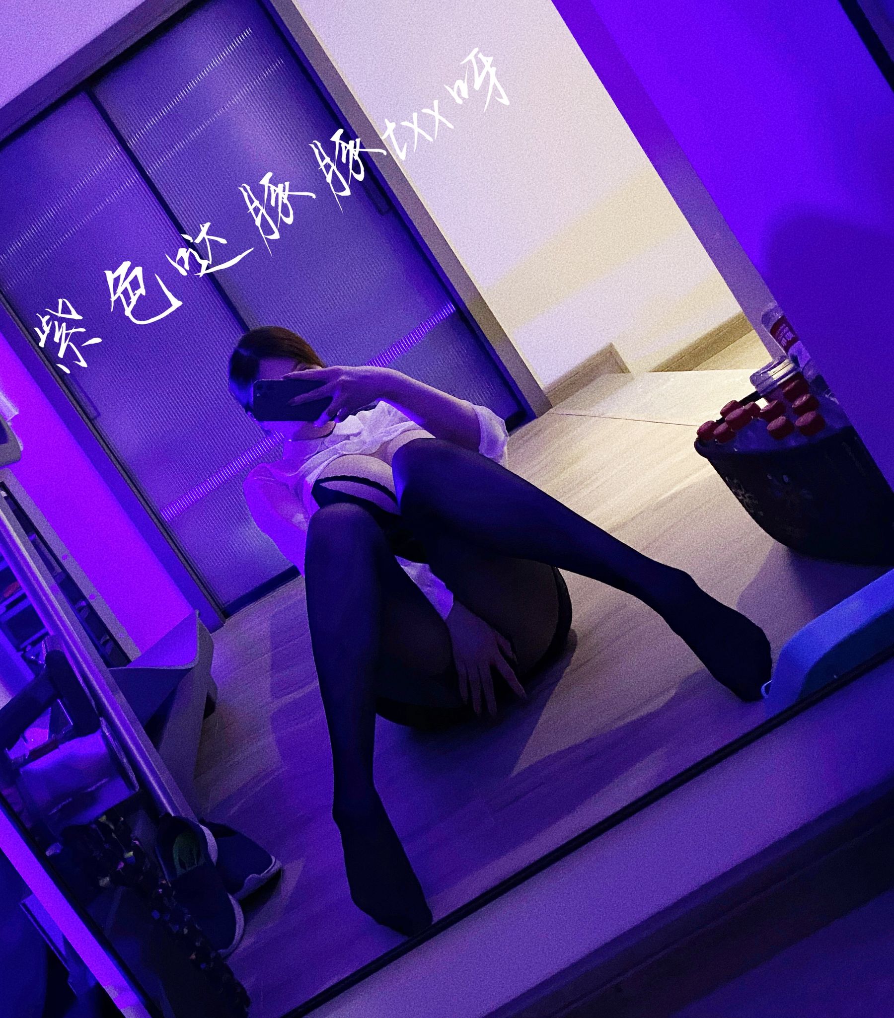 [福利COS] 女主播童小芯 微信朋友圈系列视图合集第17张