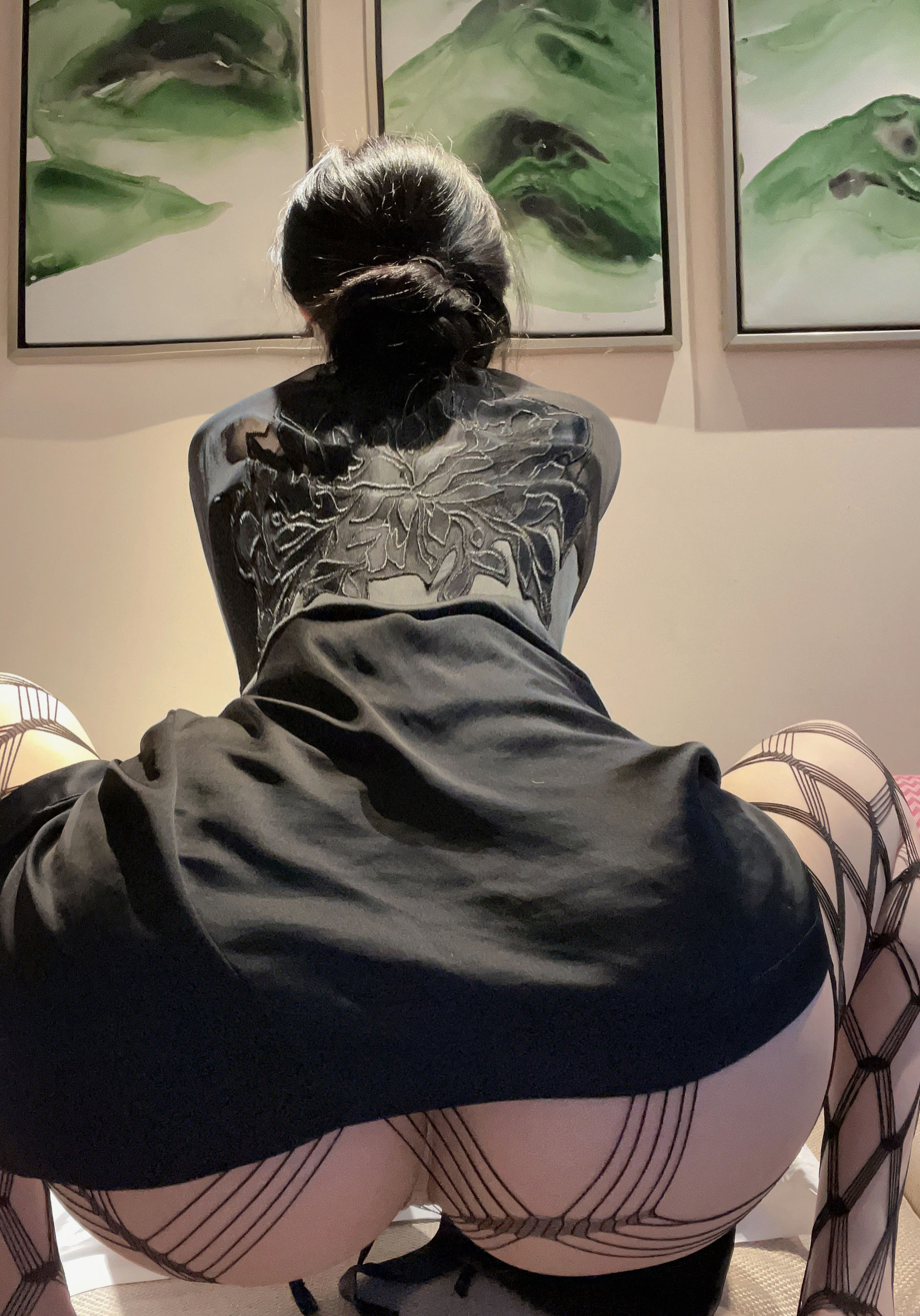 [福利COS] 美臀女神左公子666 - 镂空袜配蜜桃第5张