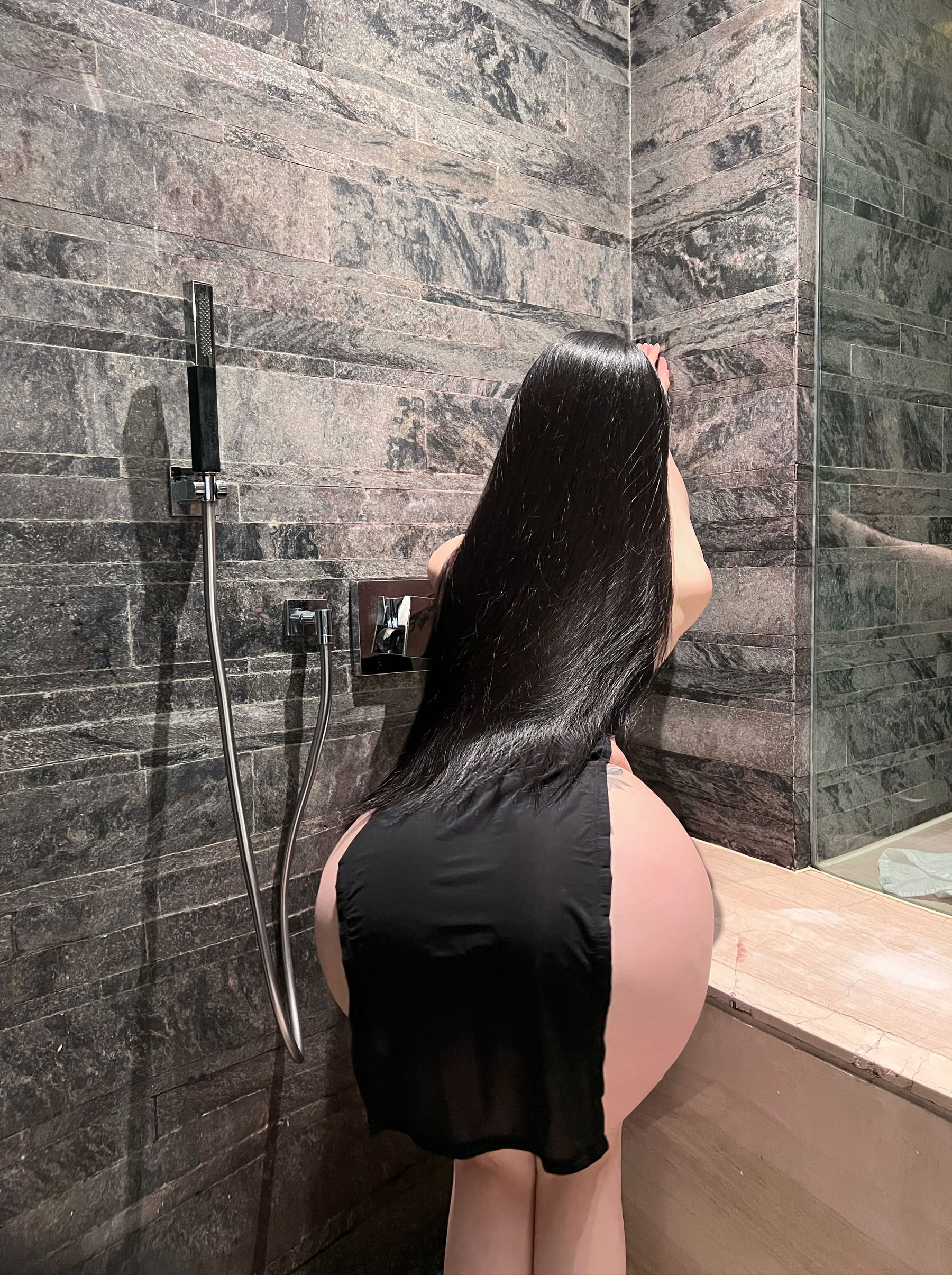 [福利COS] 美臀女神左公子666 - 遮不住的美臀第18张