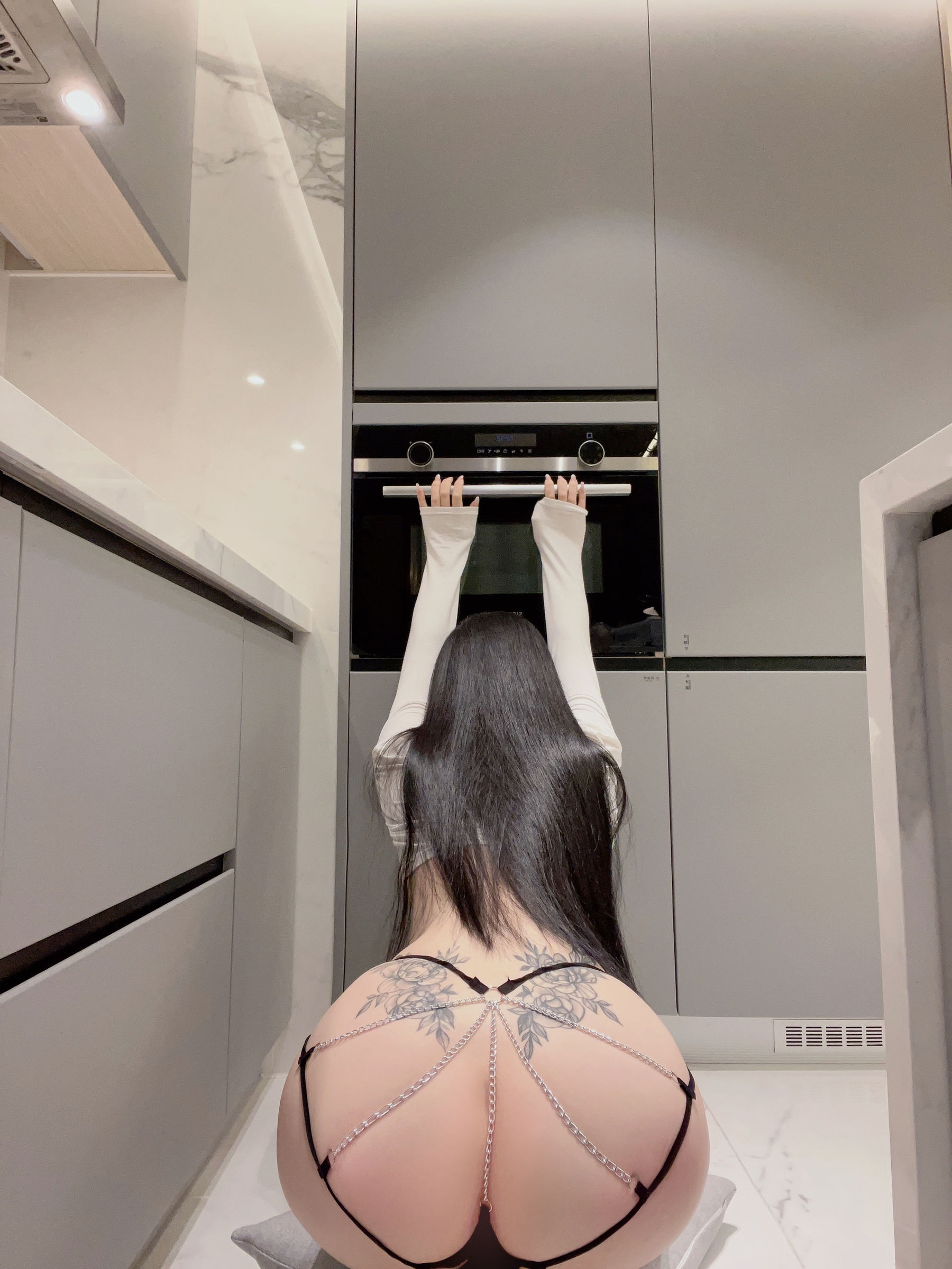 [福利COS] 美臀女神左公子666 - 史上最细内内第6张