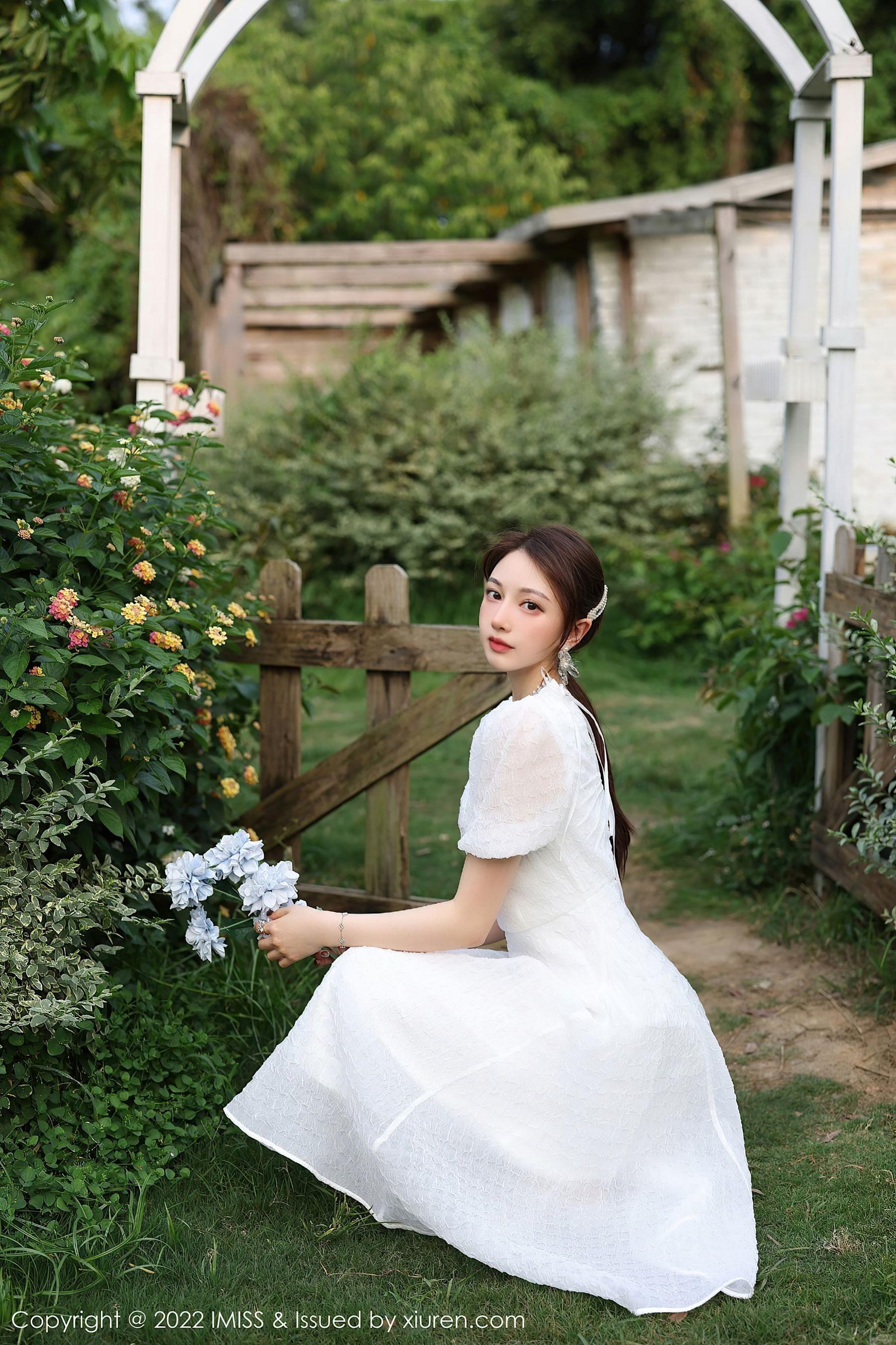  爱蜜社 VOL.682 Lynn刘奕宁 户外美腿第4张