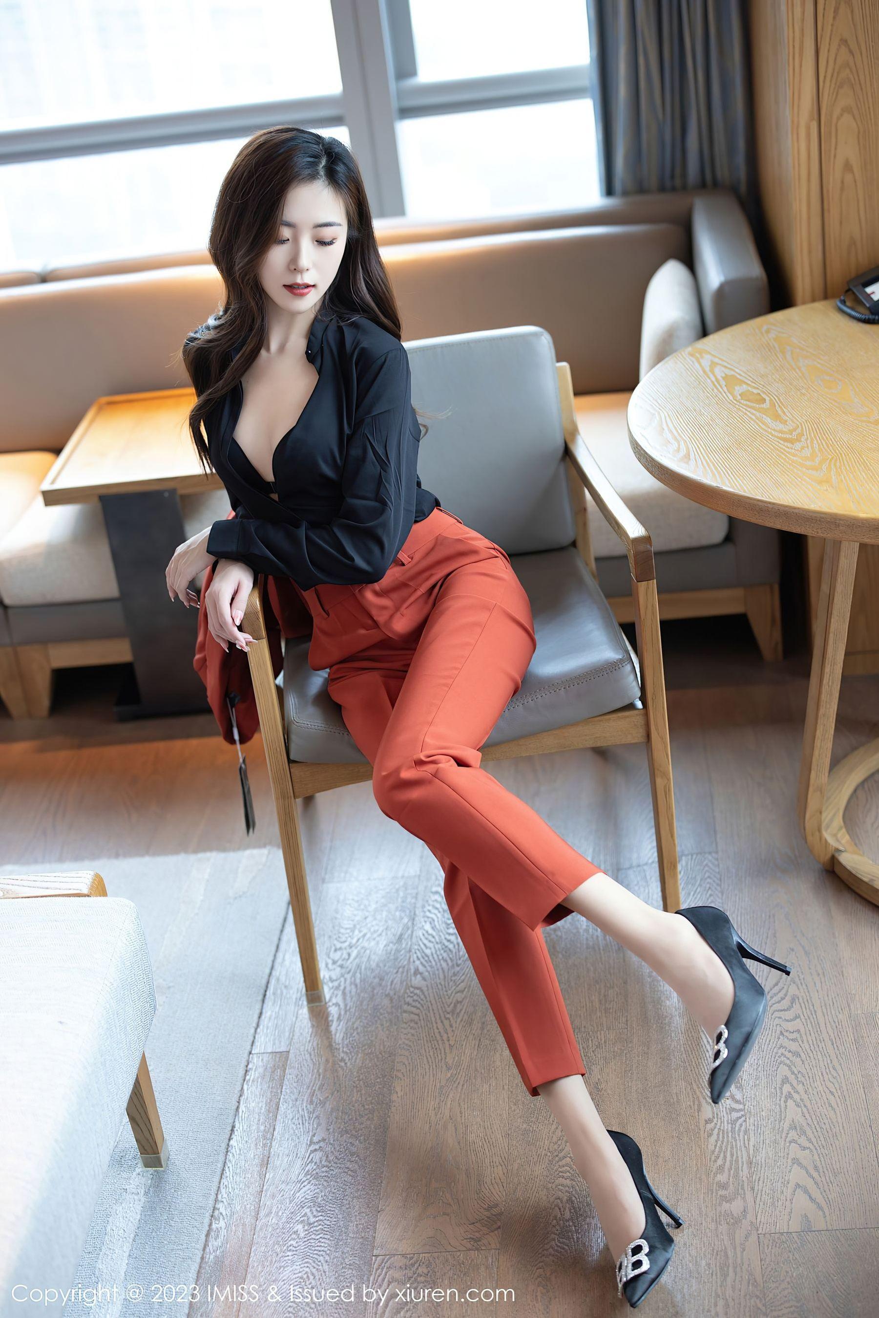  爱蜜社 VOL.717 杨紫嫣candy 制服美腿第2张