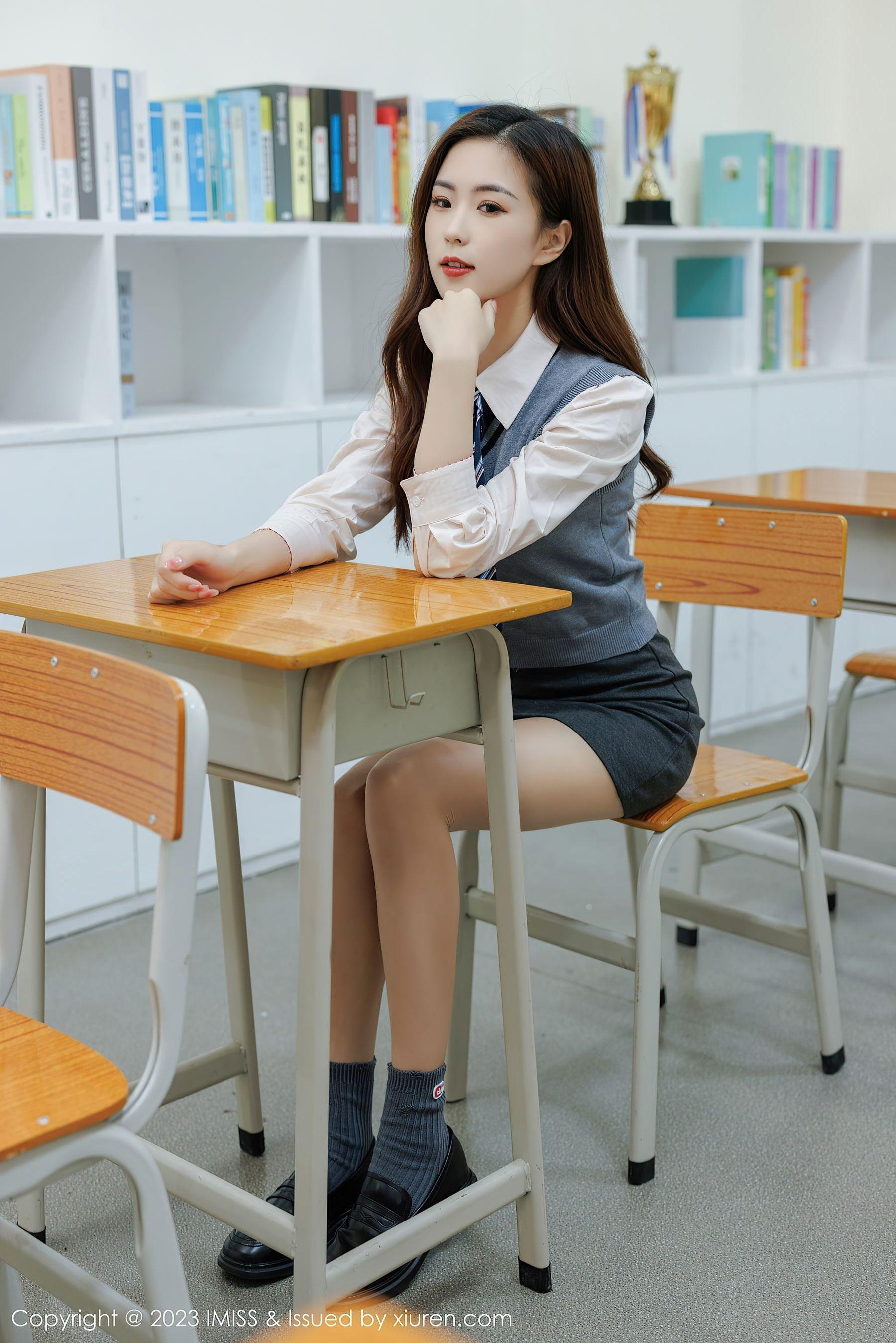  爱蜜社 VOL.730 杨紫嫣candy 短裙美腿第17张