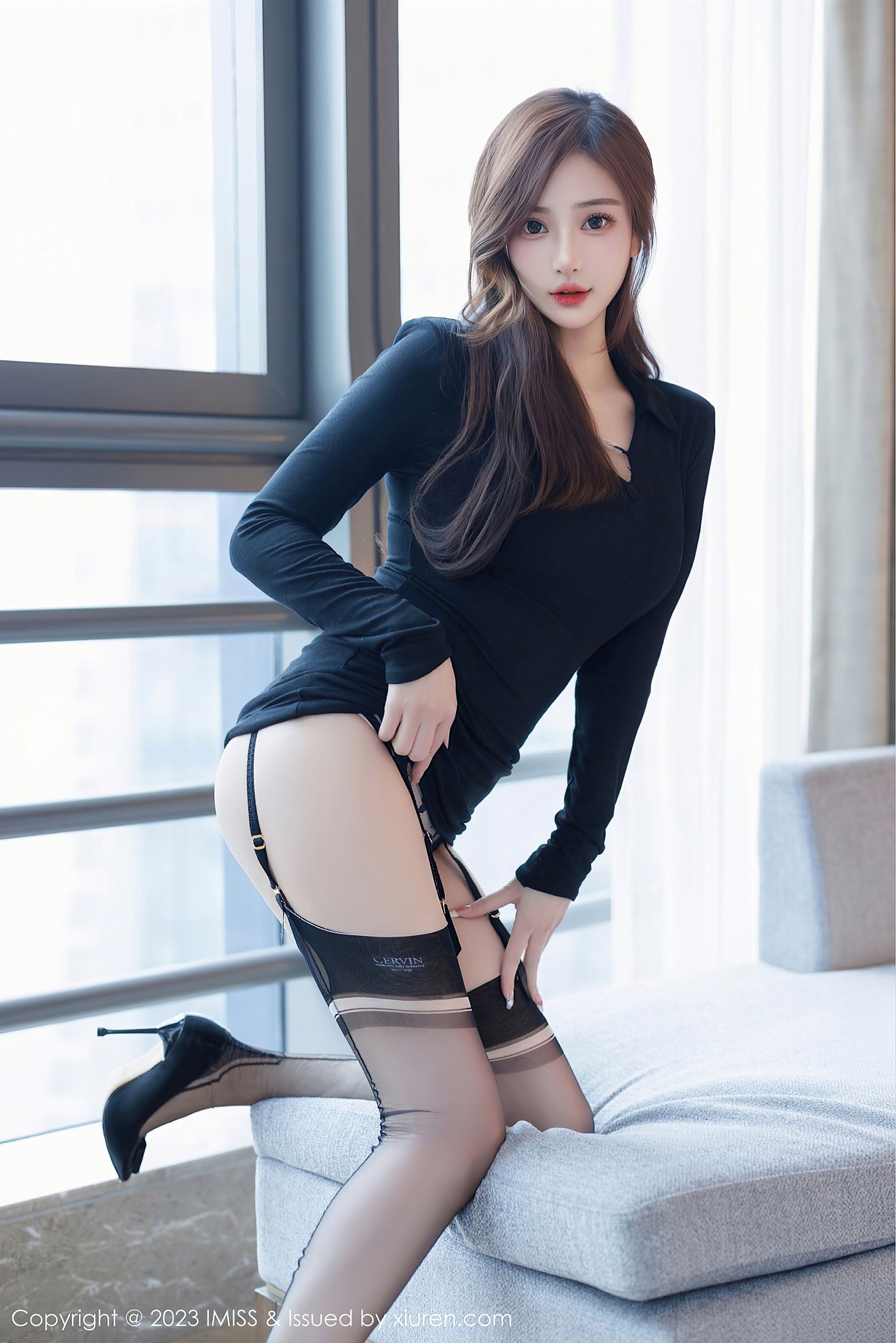  爱蜜社 VOL.724 Lavinia肉肉 黑丝美腿第16张